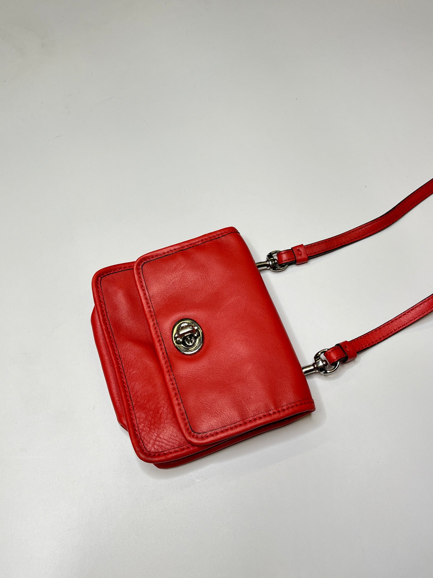 SMALL RED LEATHER COACH CROSSBODY PURSE