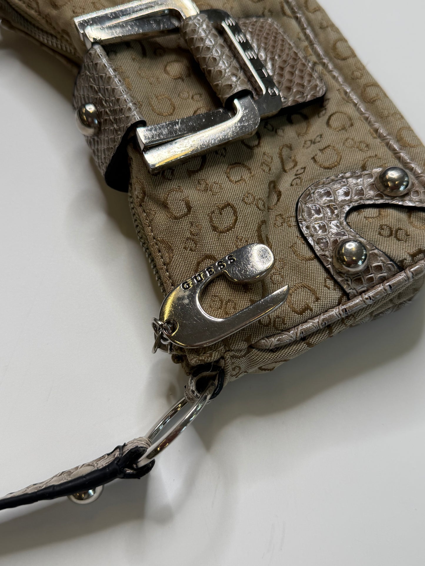 GUESS VINTAGE MONOGRAM CROC-TRIM BAGUETTE BAG