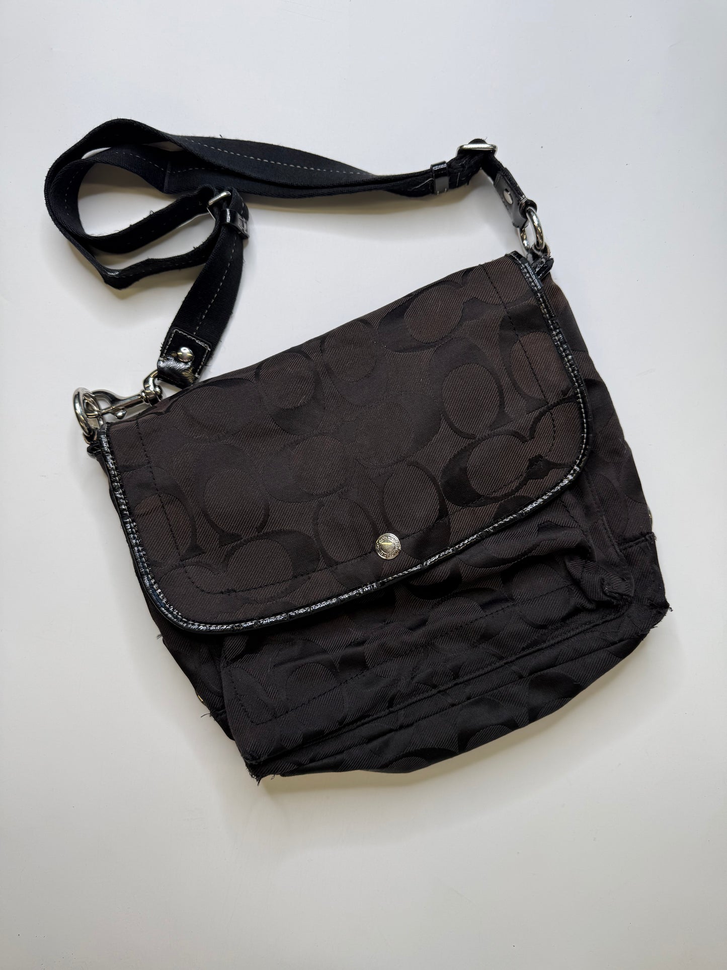 COACH SIGNATURE MESSENGER BAG – BLACK