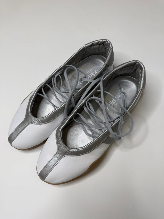 ADIDAS LACE-UP LEATHER FLATS (WHITE)