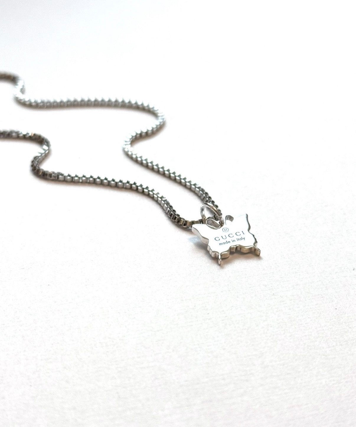 GUCCI SILVER ITALY MAP CHARM VINTAGE NECKLACE