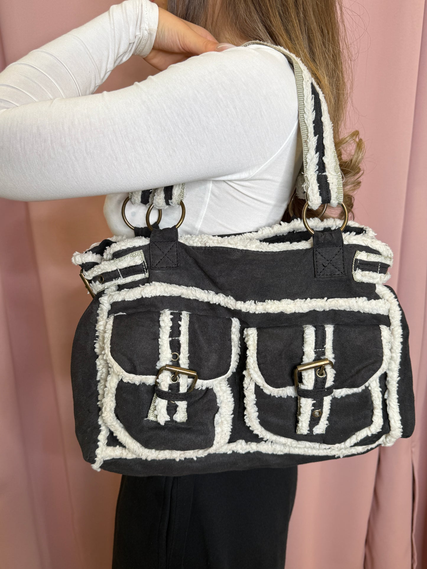 FLUFFY PURSE