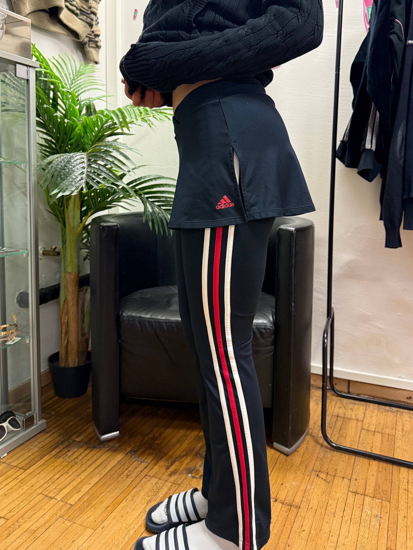 ADIDAS 2000s SKIRT OVER PANTS  (S)