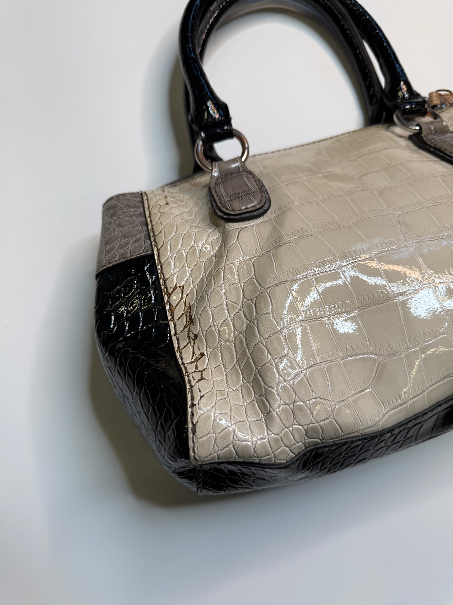 GUESS PURSE