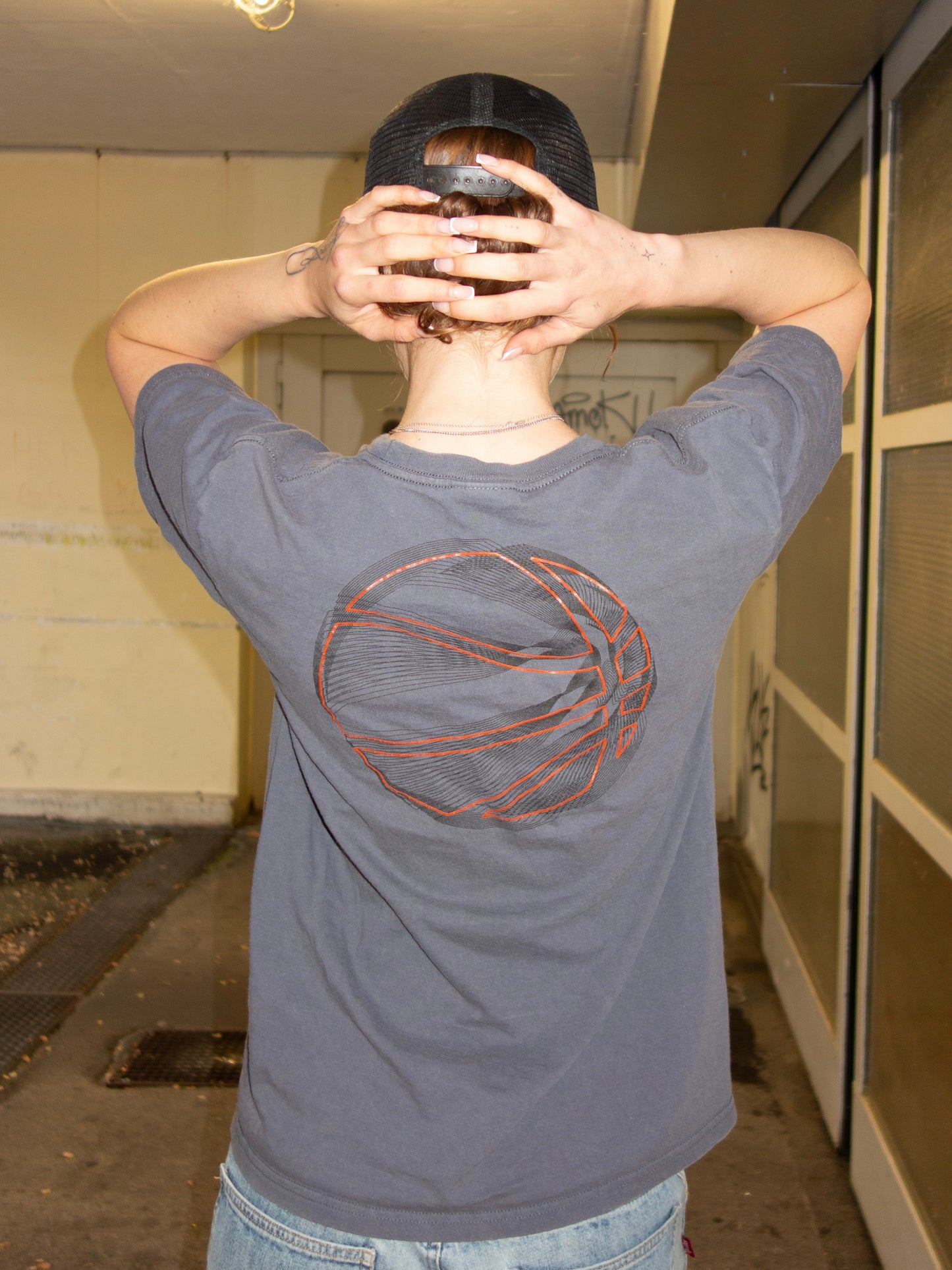 VINTAGE 2000s SPELLOUT NIKE TEE (S)