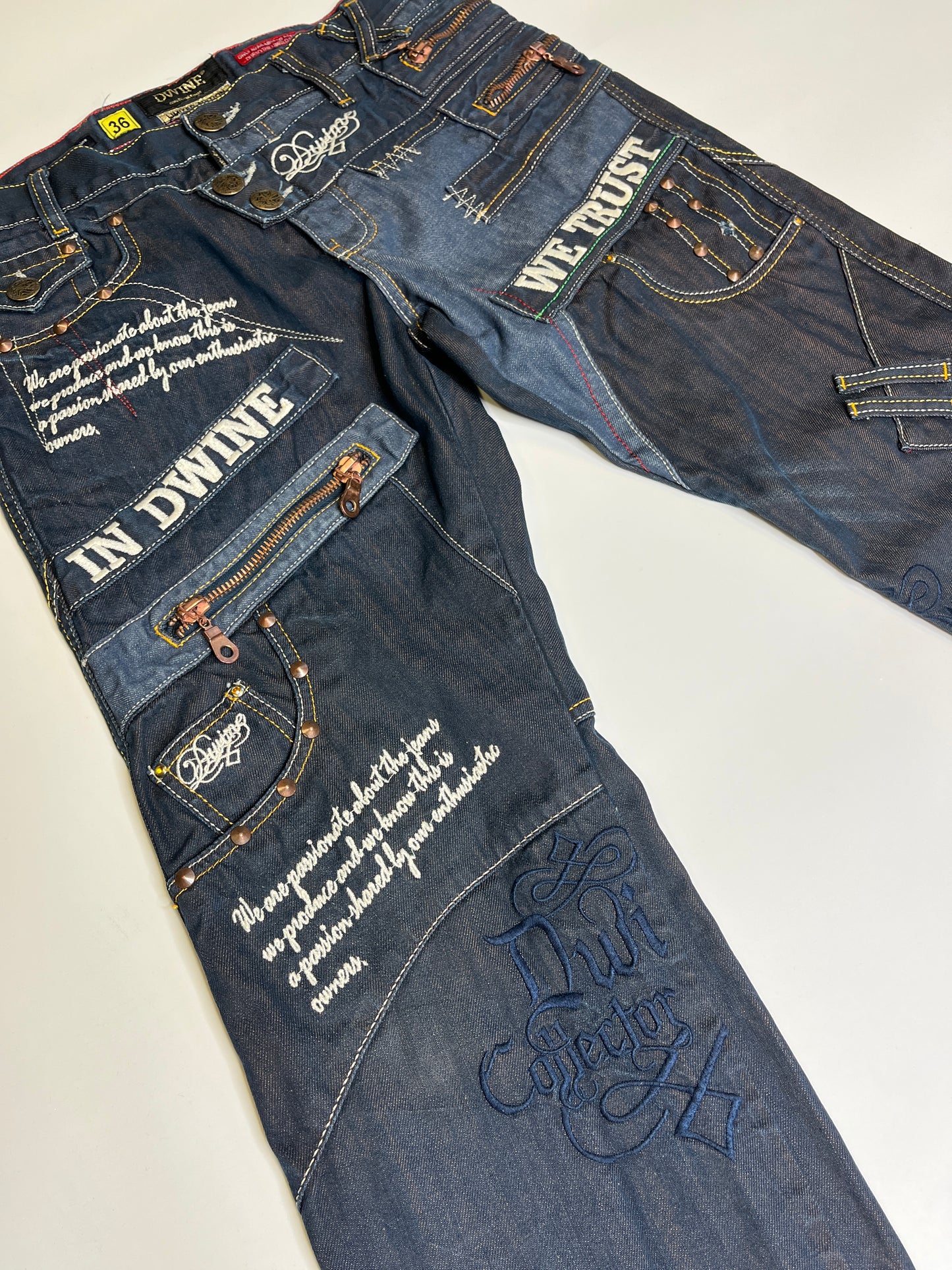 RARE LIMITED EDITION VINTAGE DWINE JEANS (36)