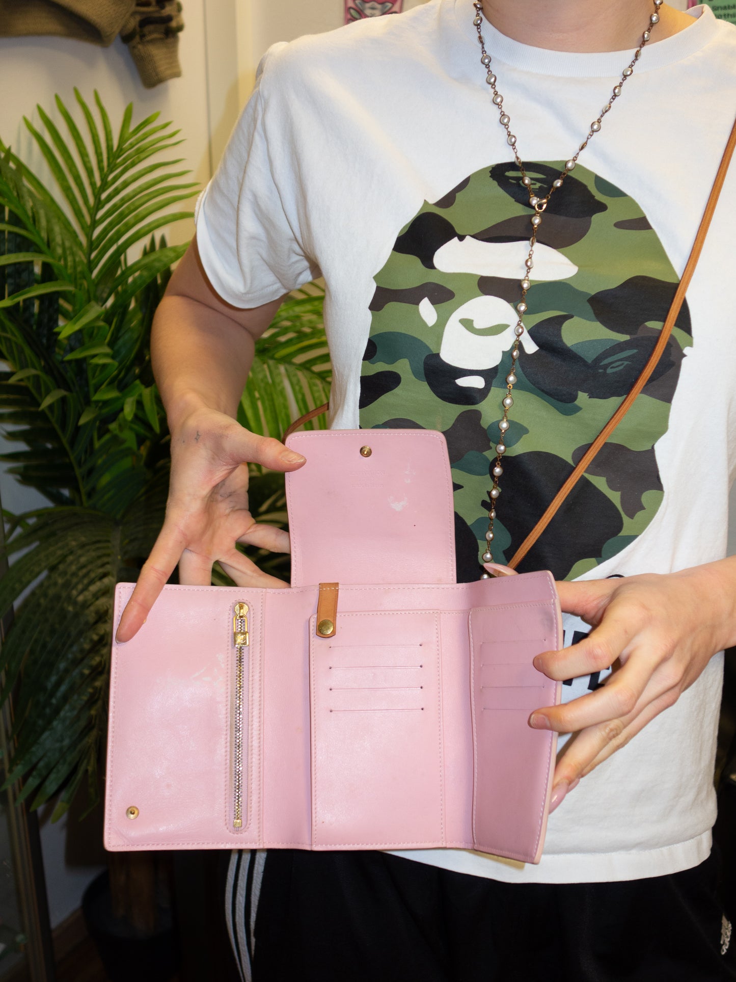 LOUIS VUITTON DOUBLE PHONE POUCH VERNIS