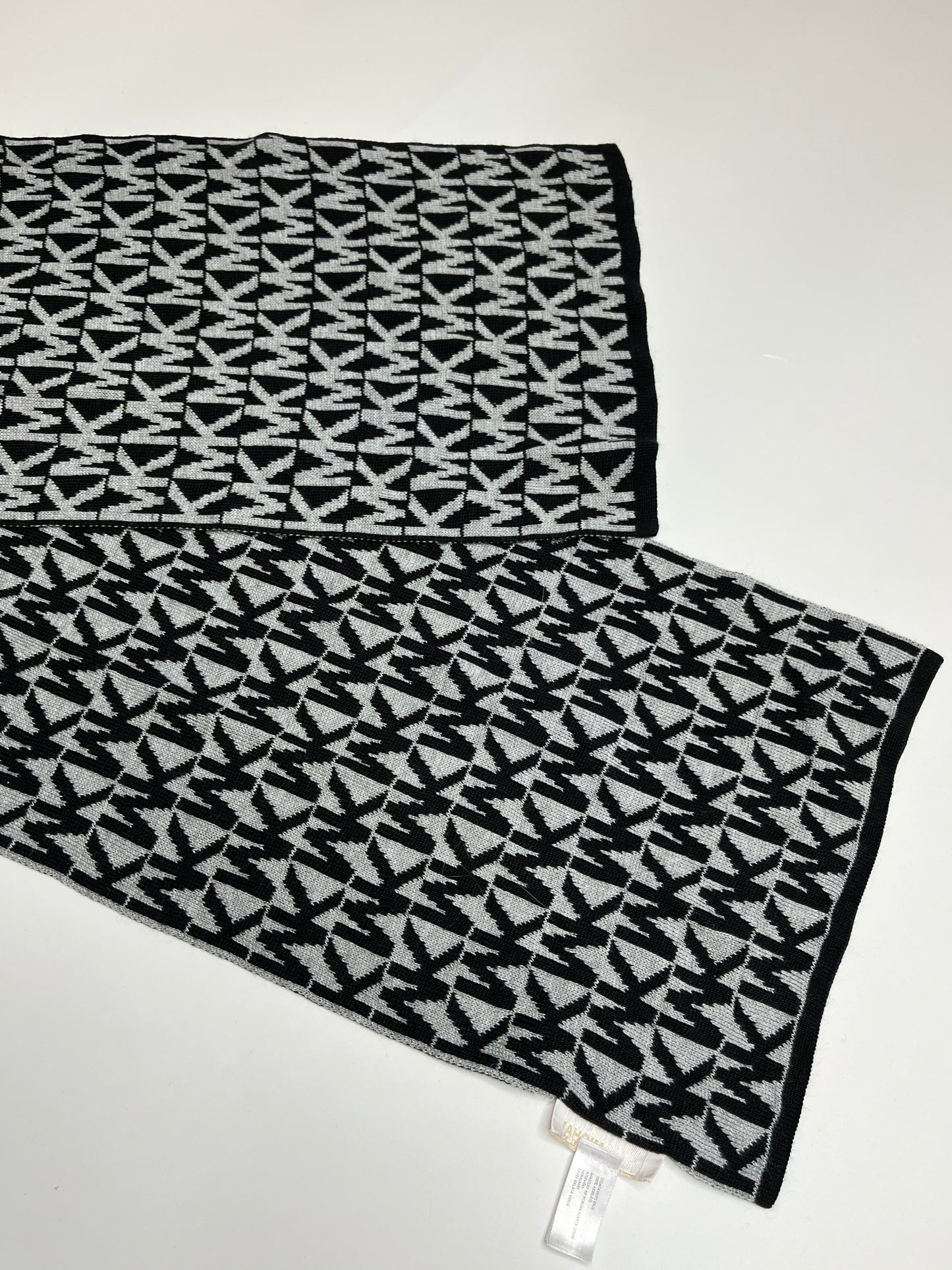 MICHAEL KORS SCARF & HAT SET