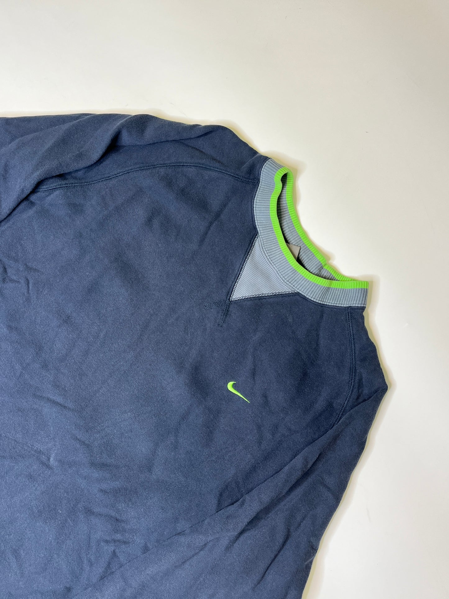 VINTAGE 2000s NIKE SWEATER (M-L)