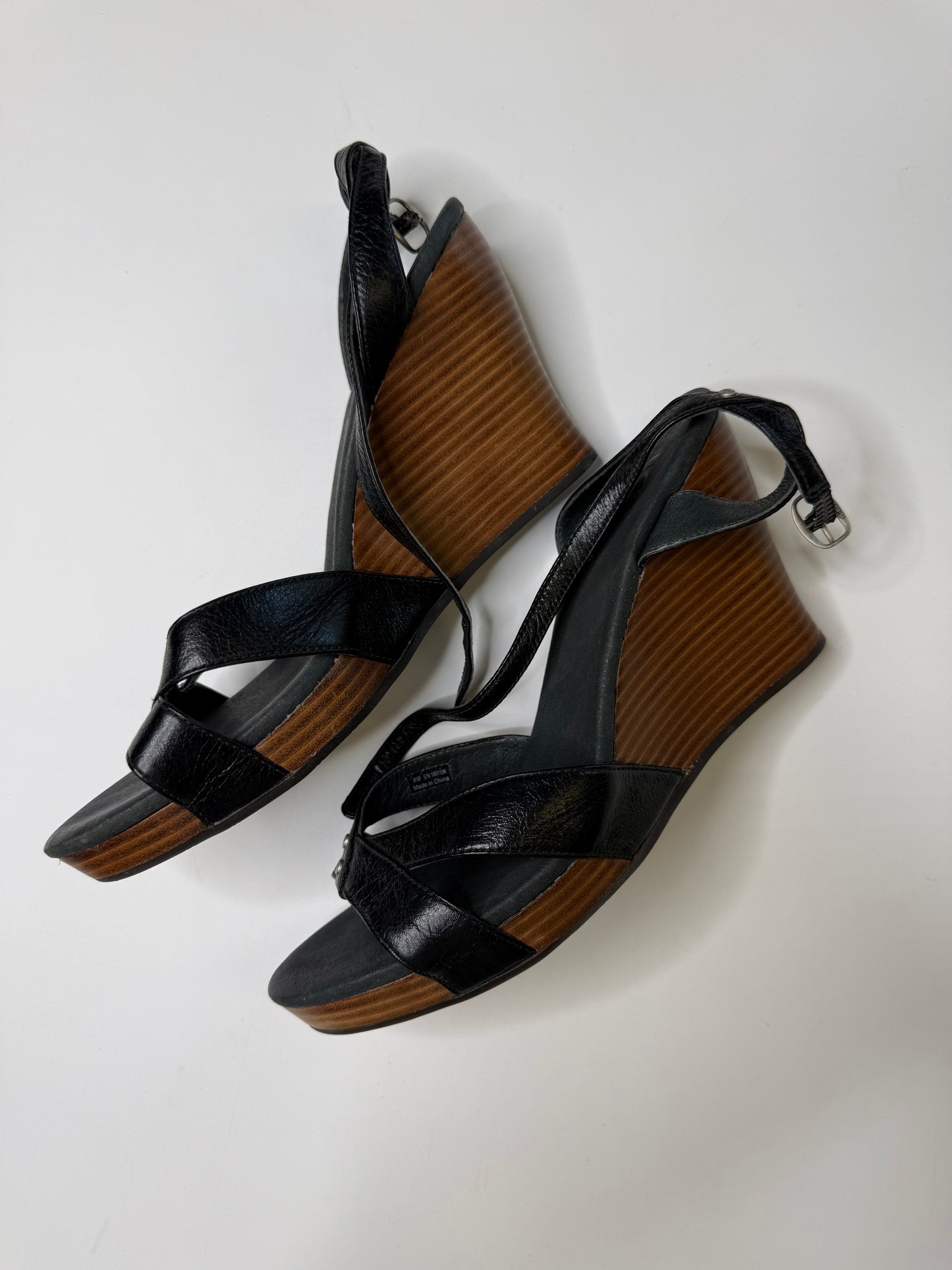 UGG LEATHER WEDGE SANDALS (BLACK)