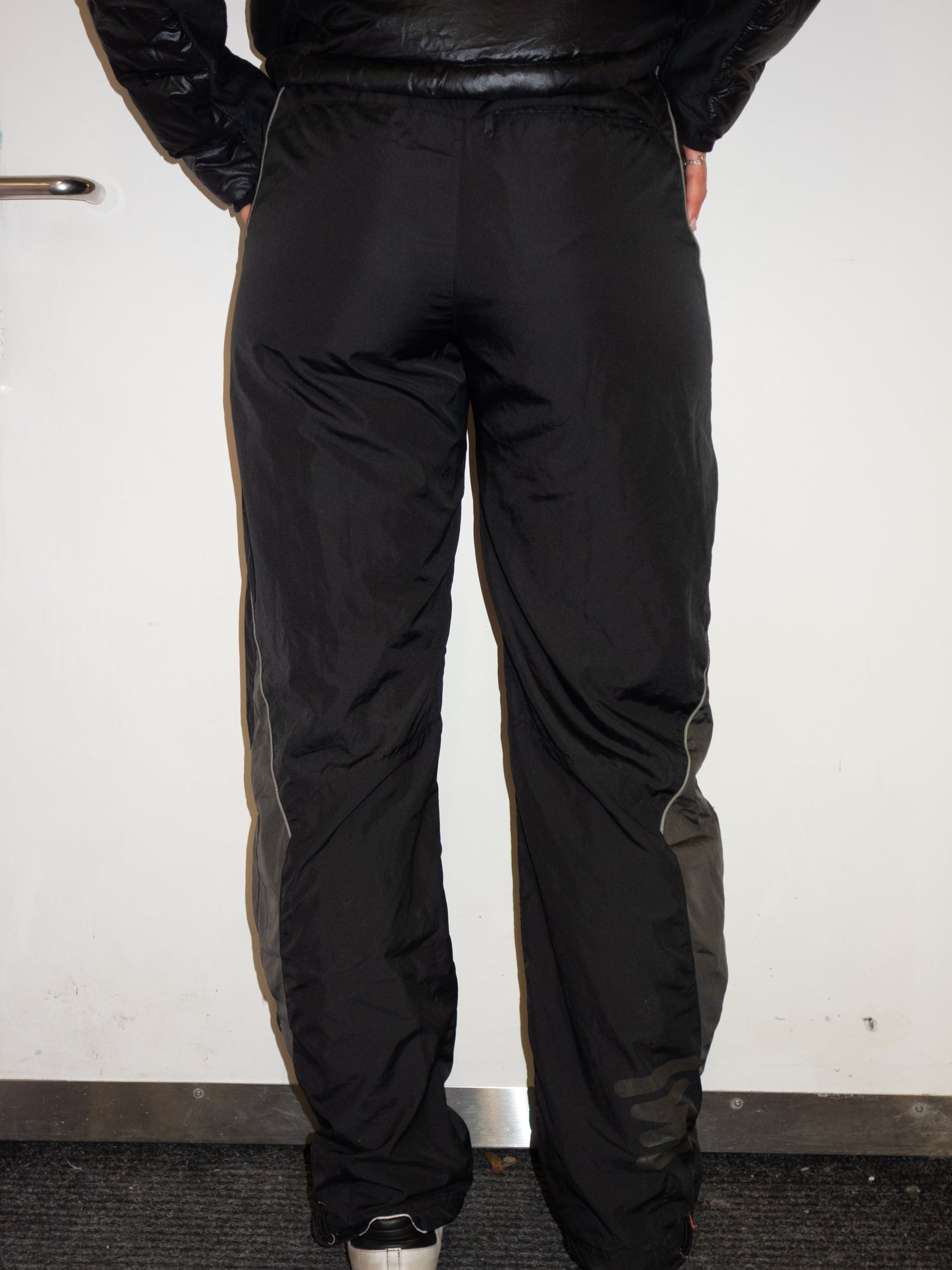 NIKE SHOX TRACK PANTS (S)
