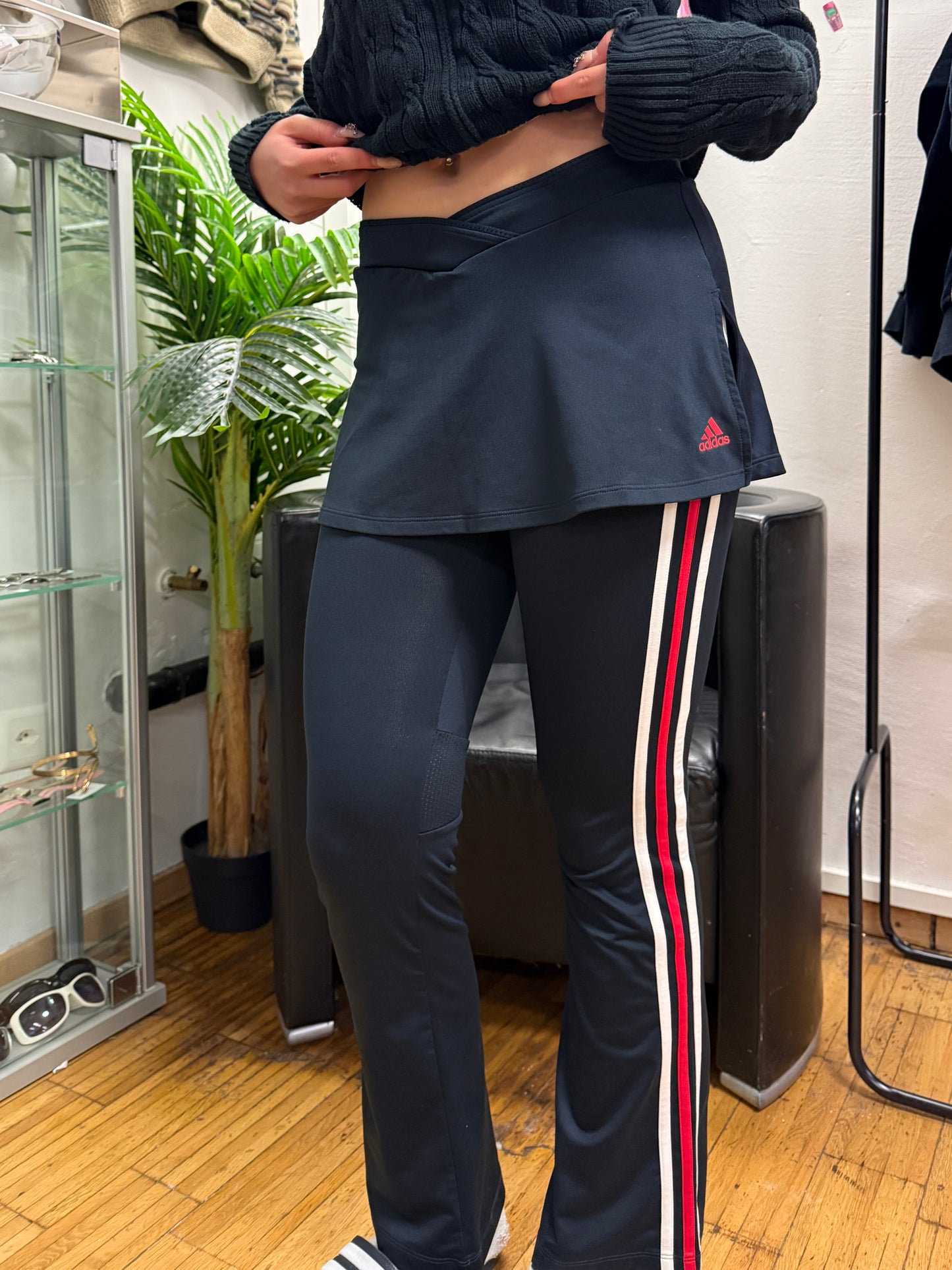 ADIDAS 2000s SKIRT OVER PANTS  (S)