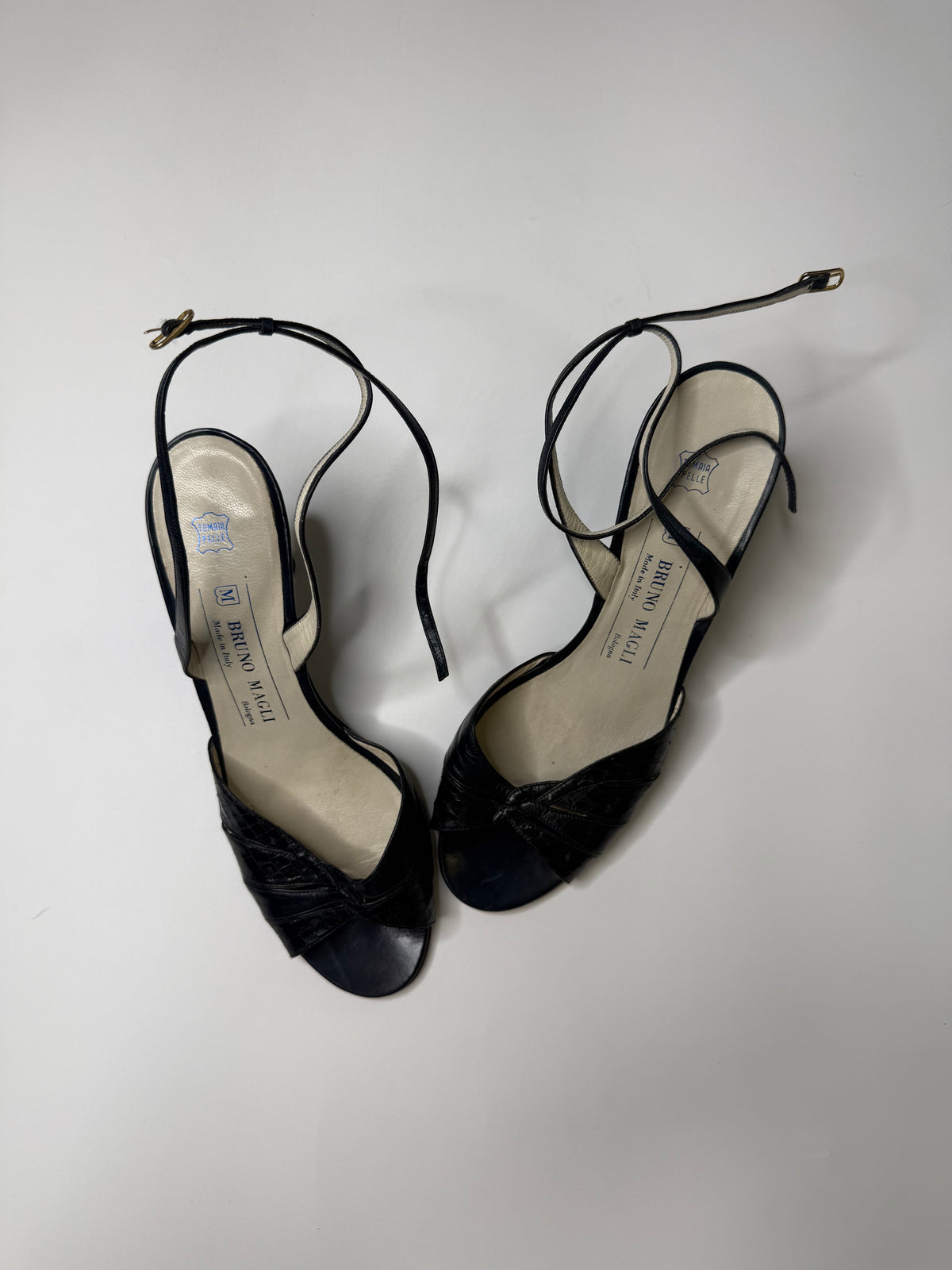 BRUNO MAGLI SNAKE-TRIM SLINGBACK LEATHER HEELS BLACK (38.5)