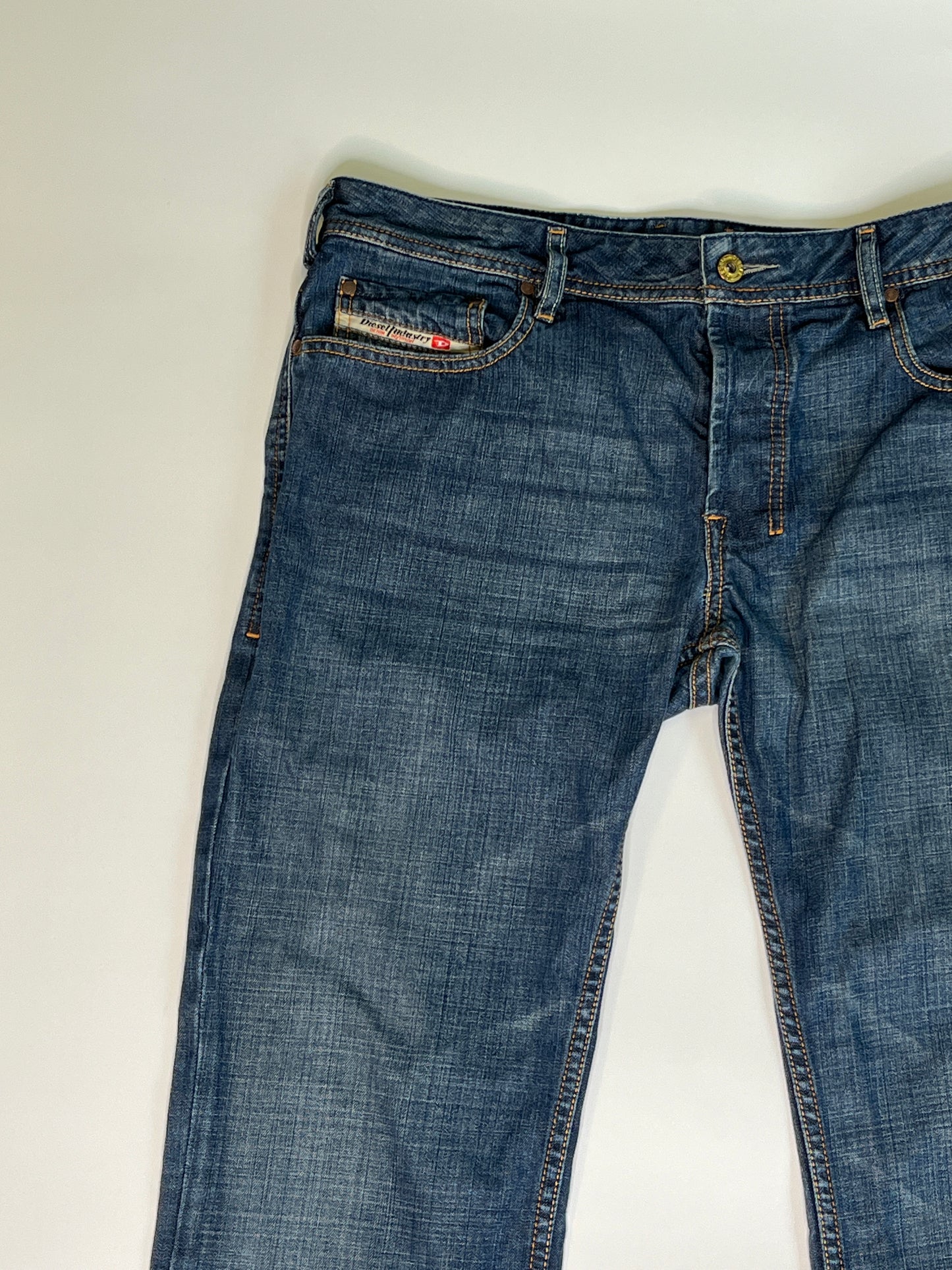 DIESEL STRAIGHT LEG JEANS (S-M, W33)