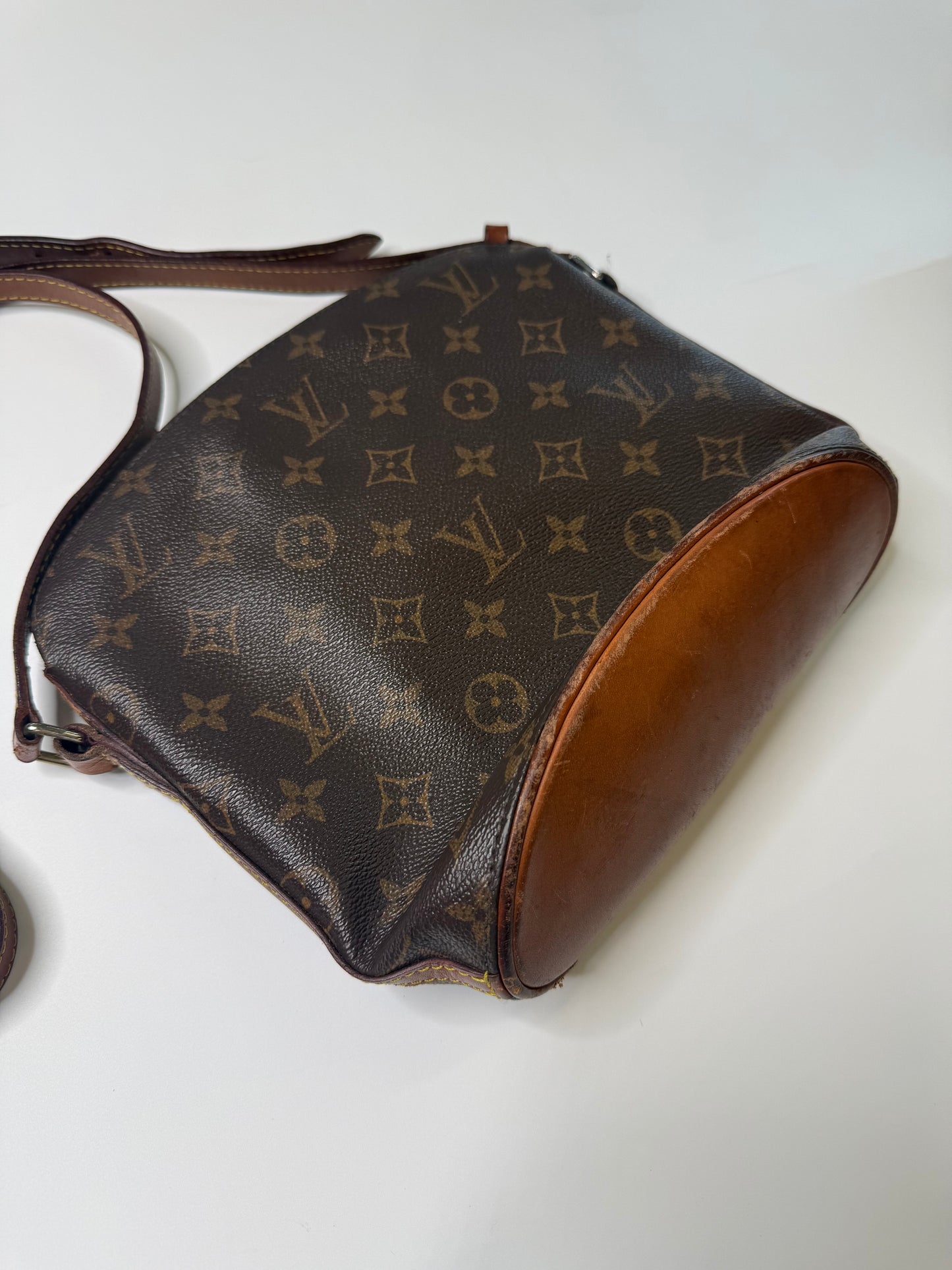 LOUIS VUITTON VINTAGE MONOGRAM CROSSBODY BAG