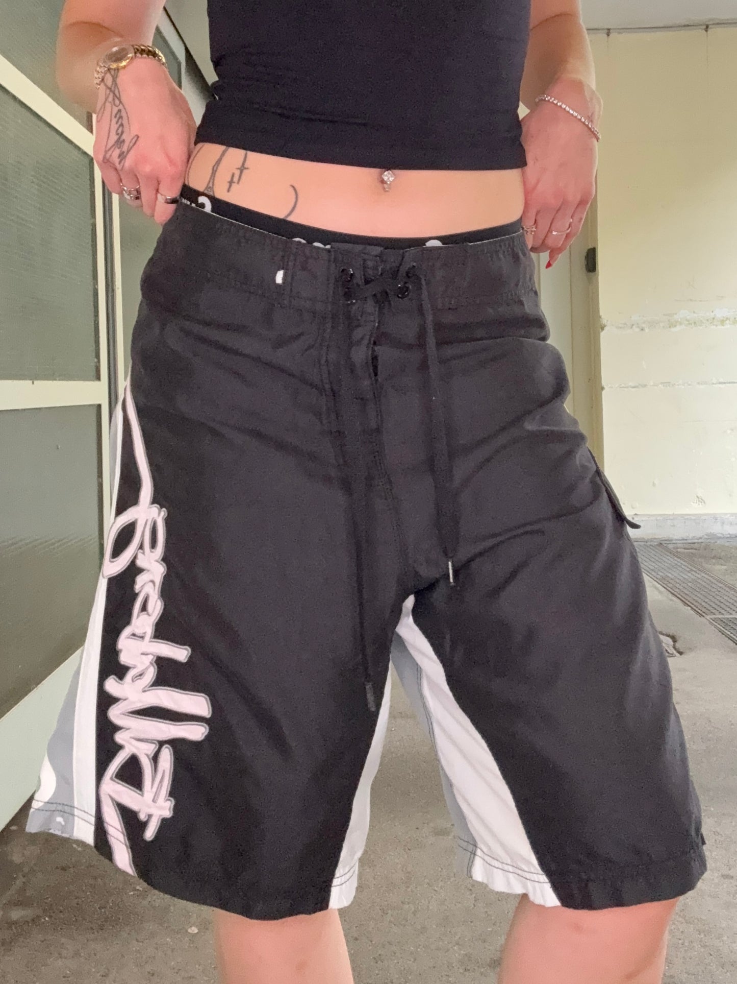 VINTAGE BILLA BONG SHORTS/ BATHING TRUNKS (34/L)