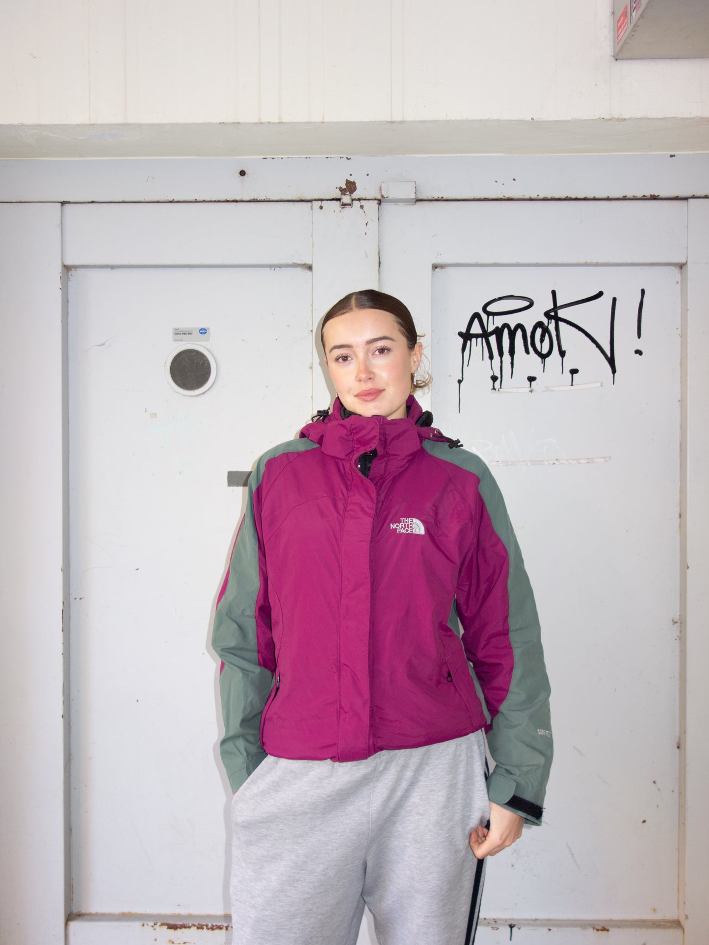 THE NORTH FACE RAIN JACKET (XL)