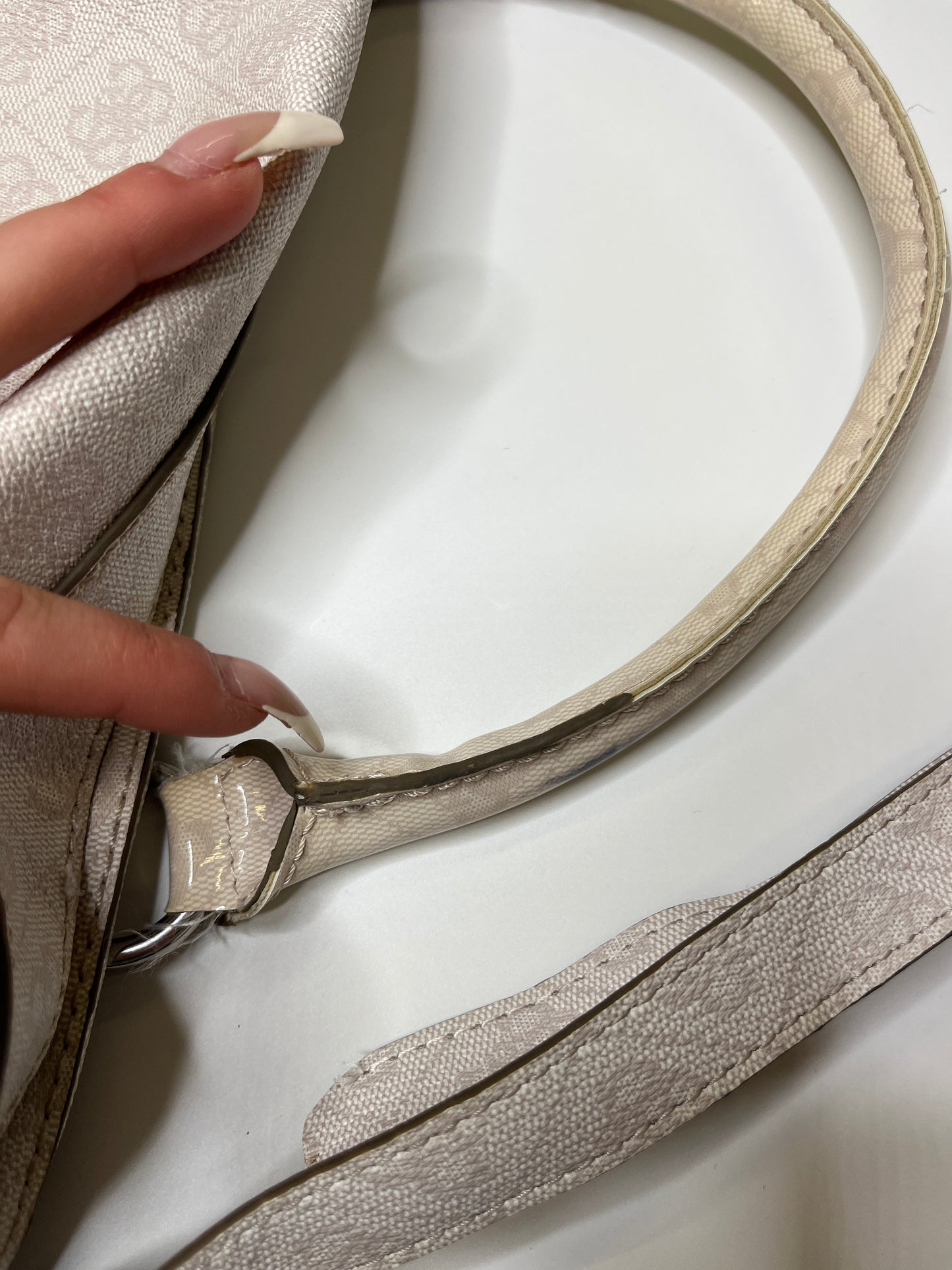VINTAGE GUESS CROSSBODY PURSE