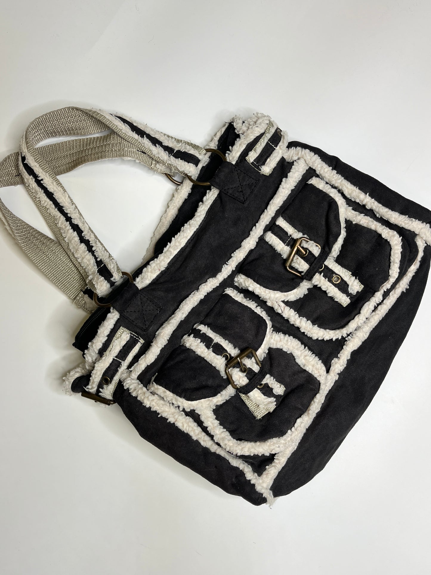 FLUFFY PURSE