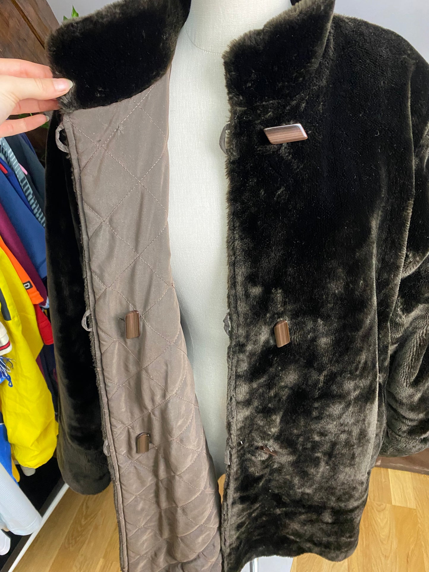 REVERSIBLE fAUX FUR COAT (L)