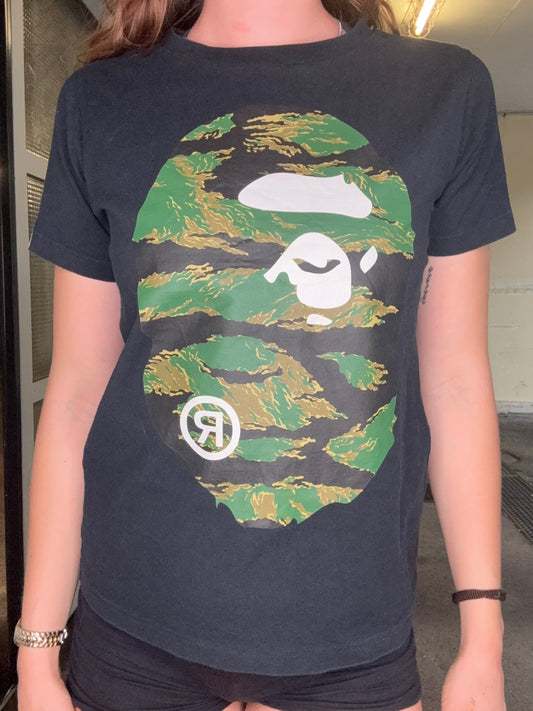 BAPE LADIES COLLEGE LOGO TEE – TIGER CAMO (XS)