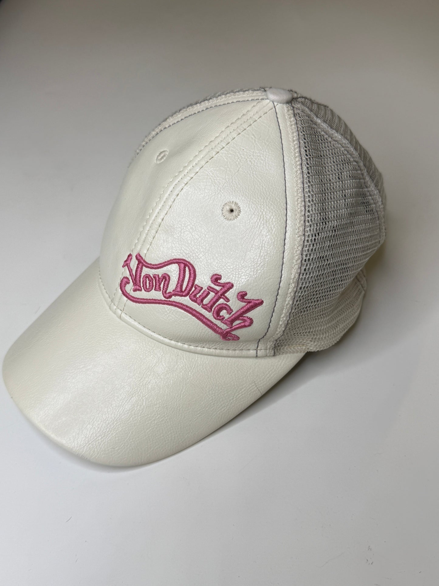 VON DUTCH VINTAGE TRUCKER CAP (PINK LOGO)