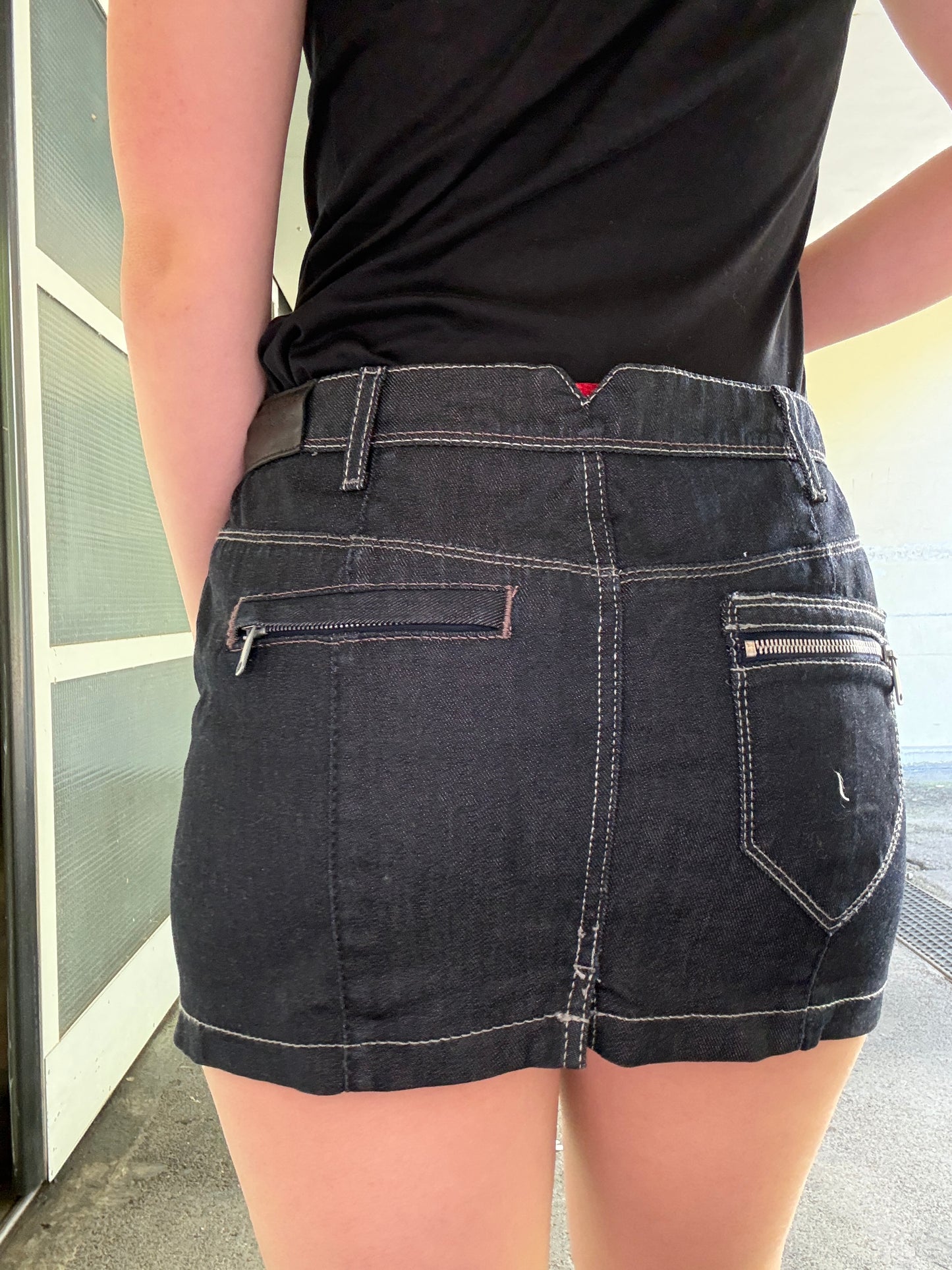 VINTAGE GUESS JEANS SKIRT (29, ~S-M)