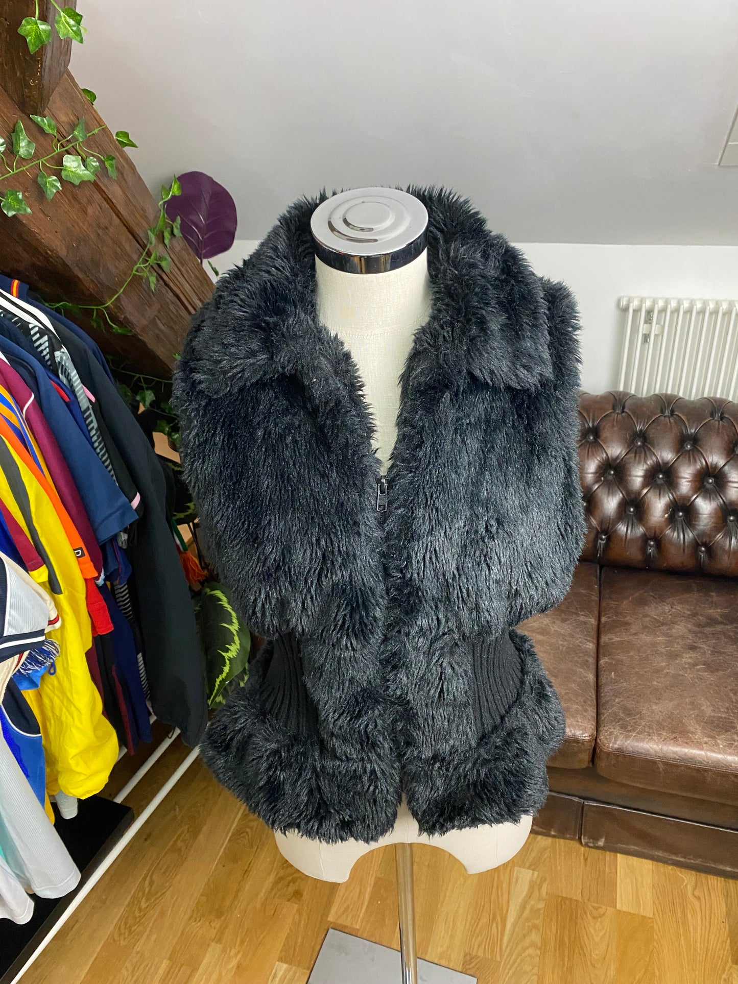 FAUX FUR Y2K VEST (M)