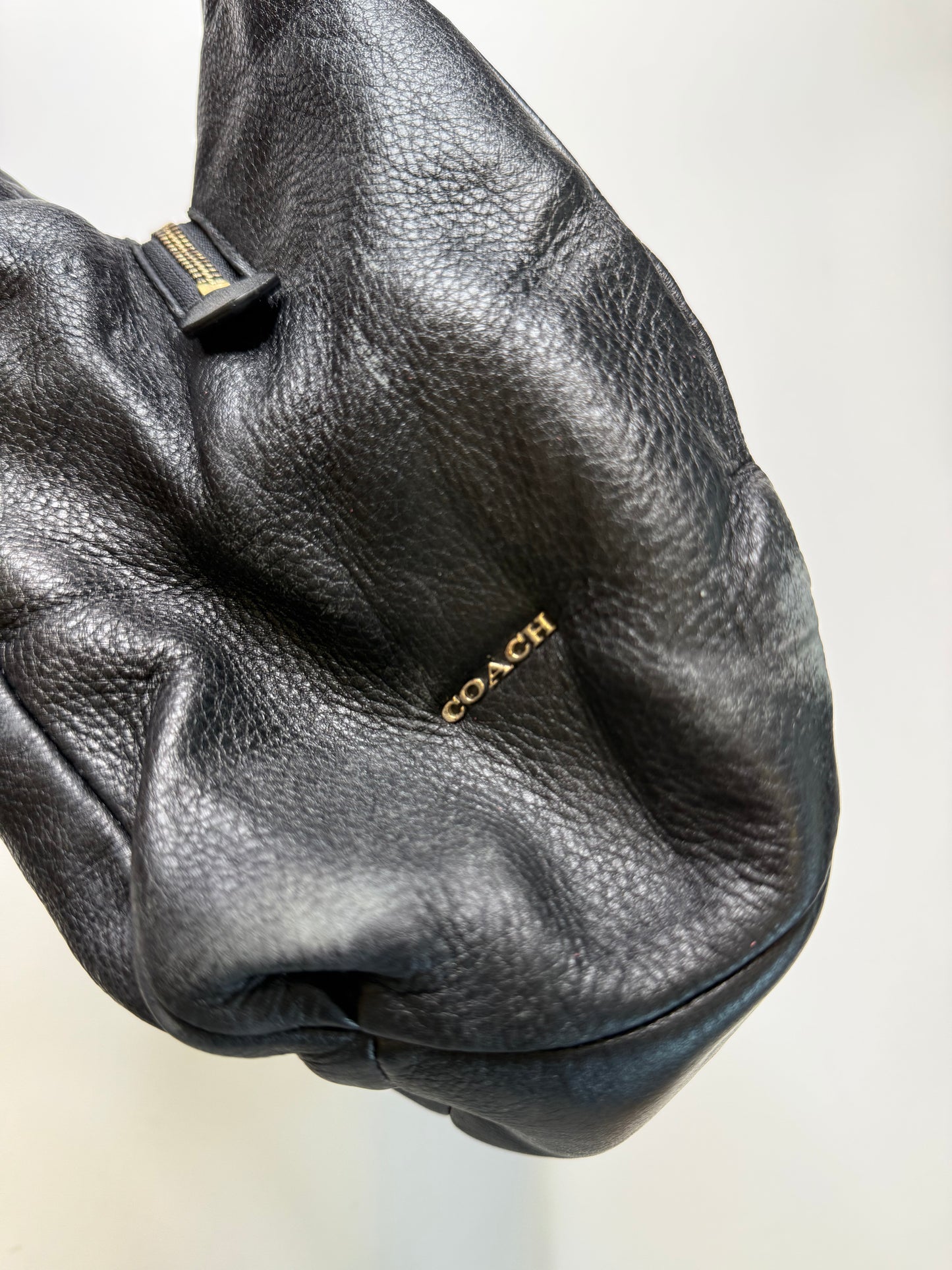 COACH VINTAGE BLACK LEATHER HOBO BAG