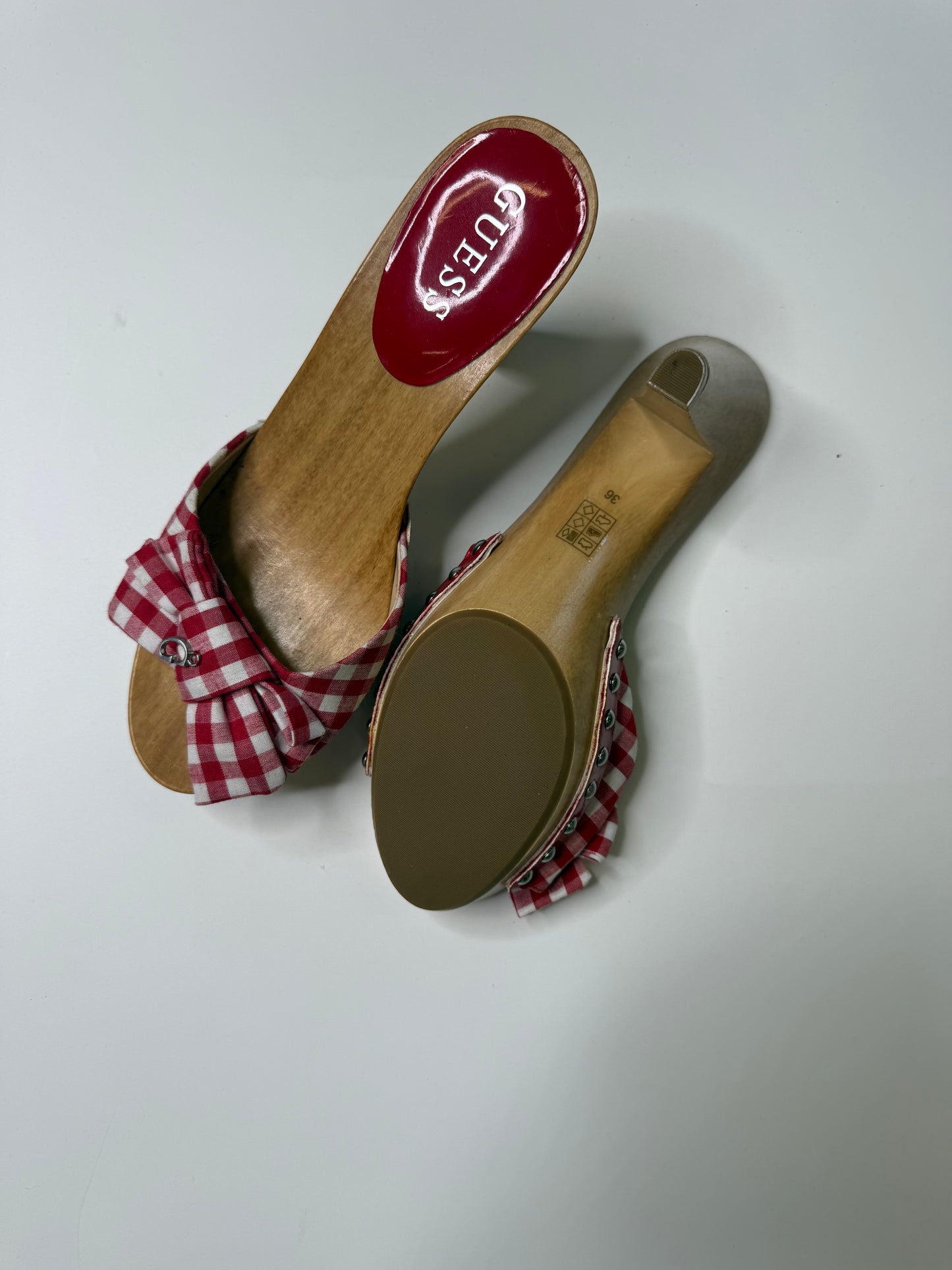 GUESS VINTAGE GINGHAM BOW WEDGE SANDALS (36)