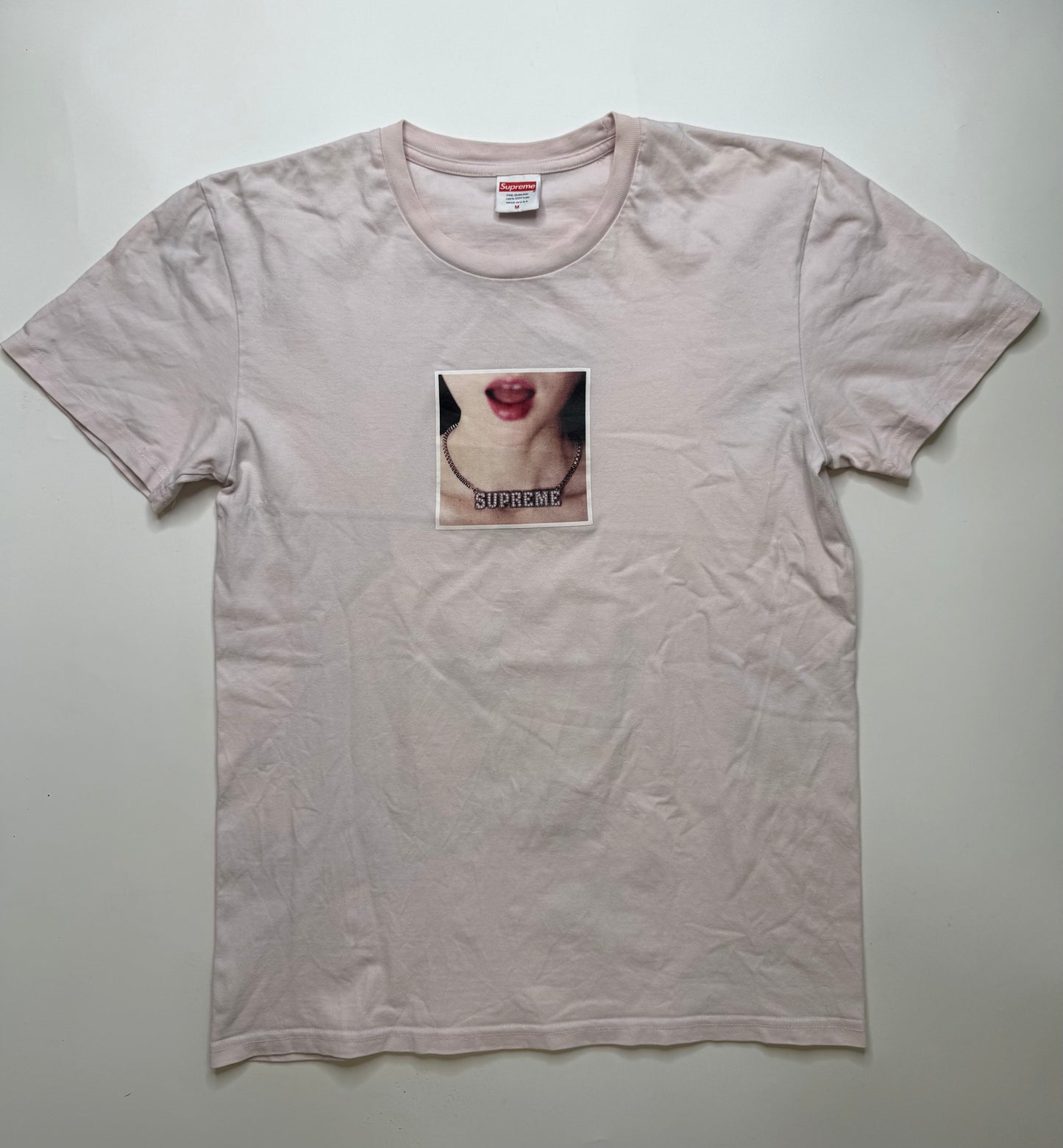 SUPREME PHOTO GRAPHIC TEE – DUSTY PINK (M)