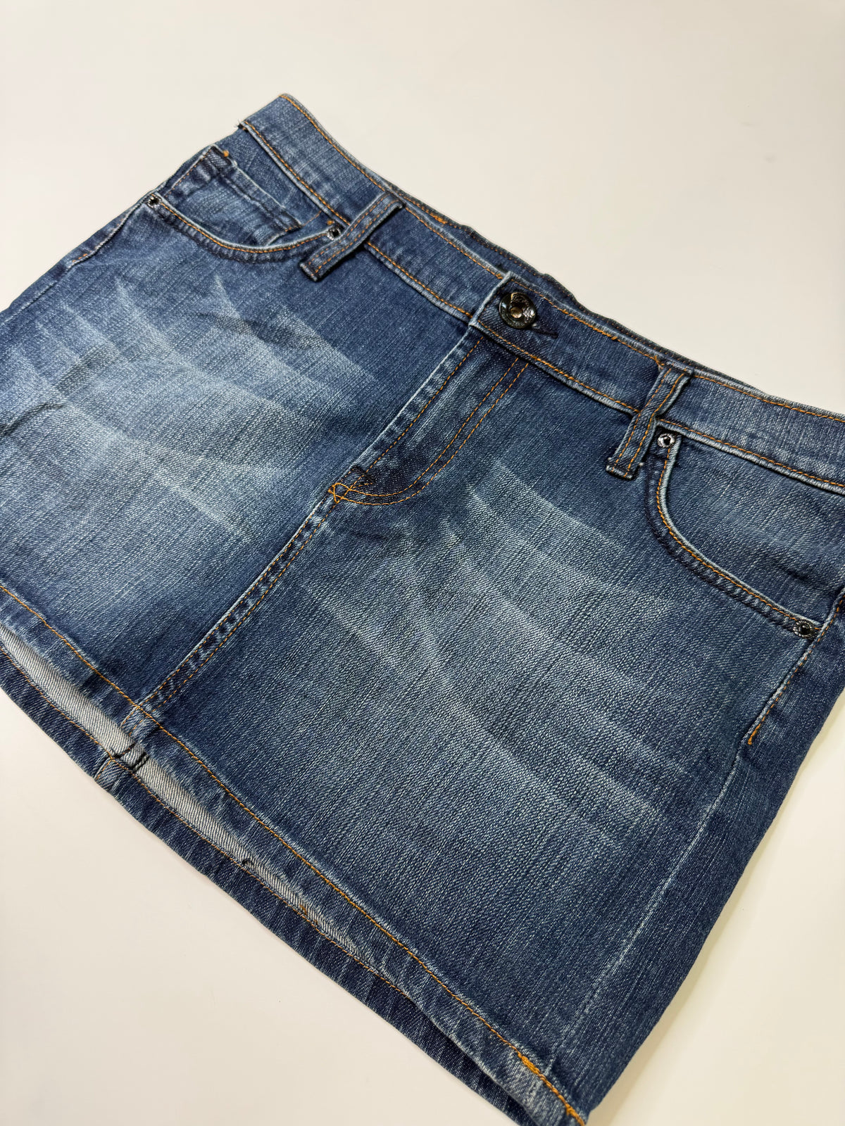 ED HARDY VINTAGE LOVE KILLS SLOWLY DENIM MINI SKIRT (31, M)
