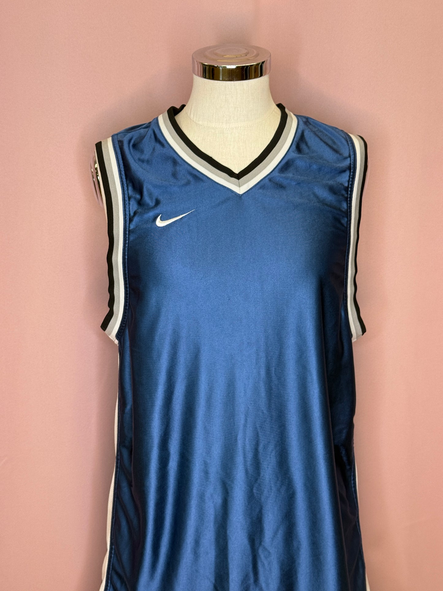 SPECIAL 2000s NIKE TANK TOP (M-L)