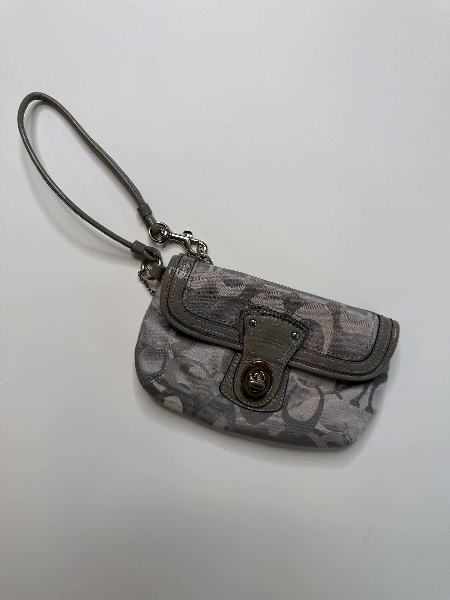 COACH VINTAGE SIGNATURE WRISTLET