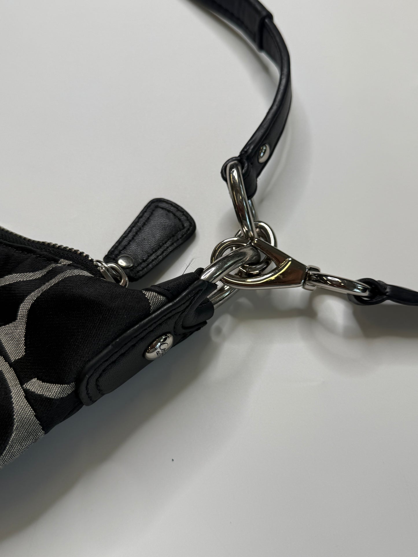 COACH VINTAGE SIGNATURE HOBO BAG