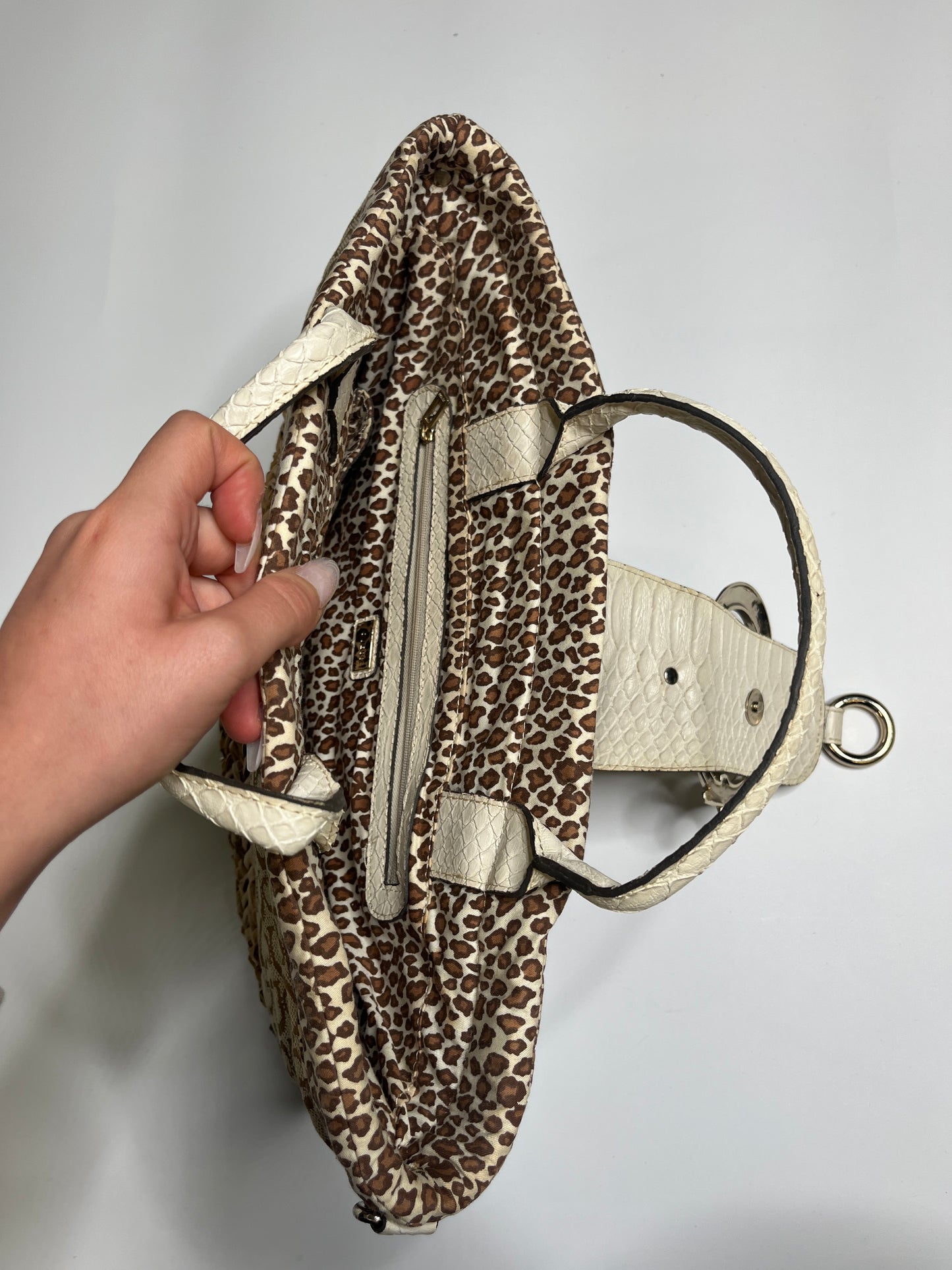 RARE CHEETAH BAKET GUESS PURSE BIG G-LOGO