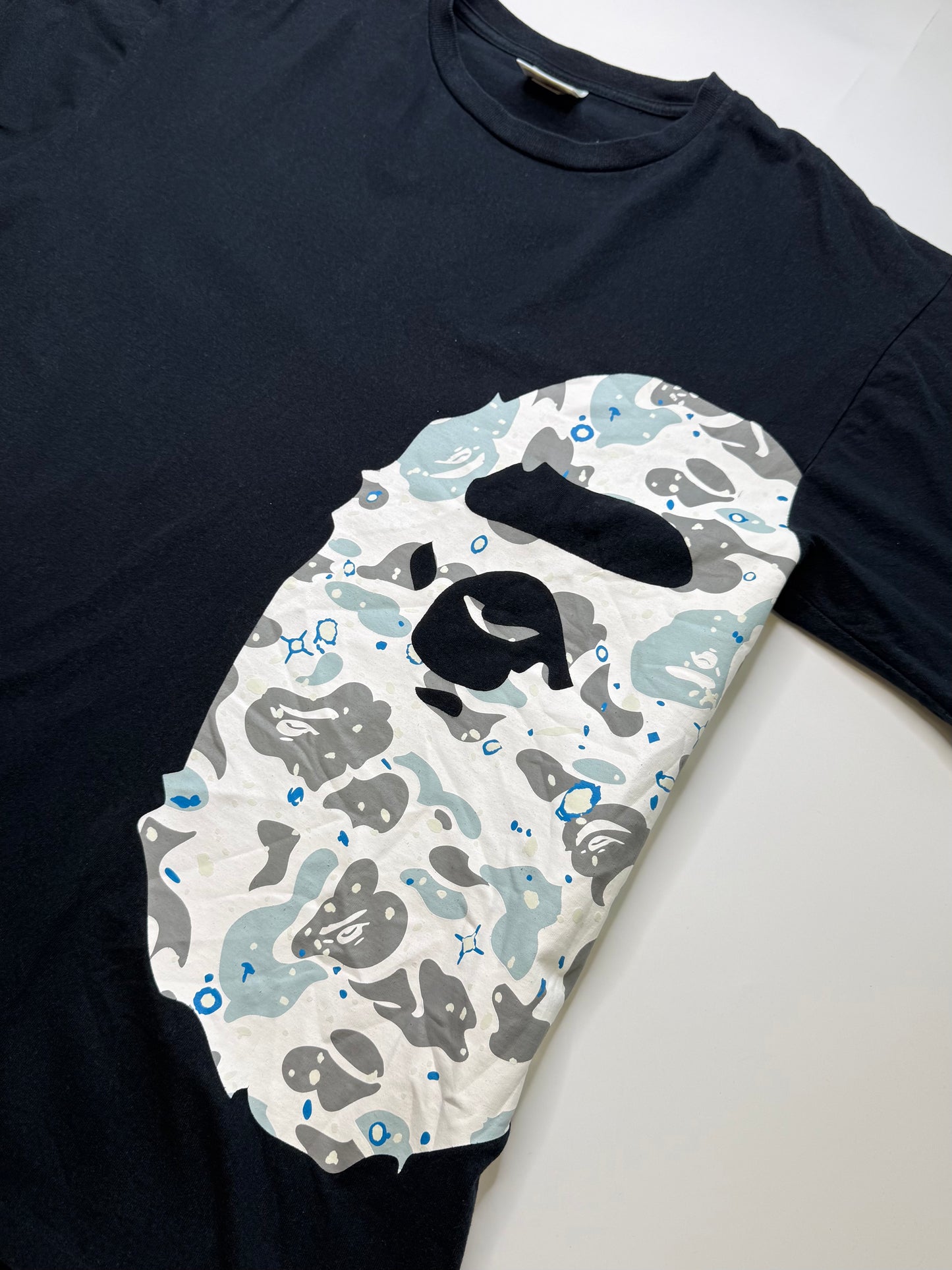 BAPE SPLASH CAMO HALF-LOGO TEE – BLACK (XL)