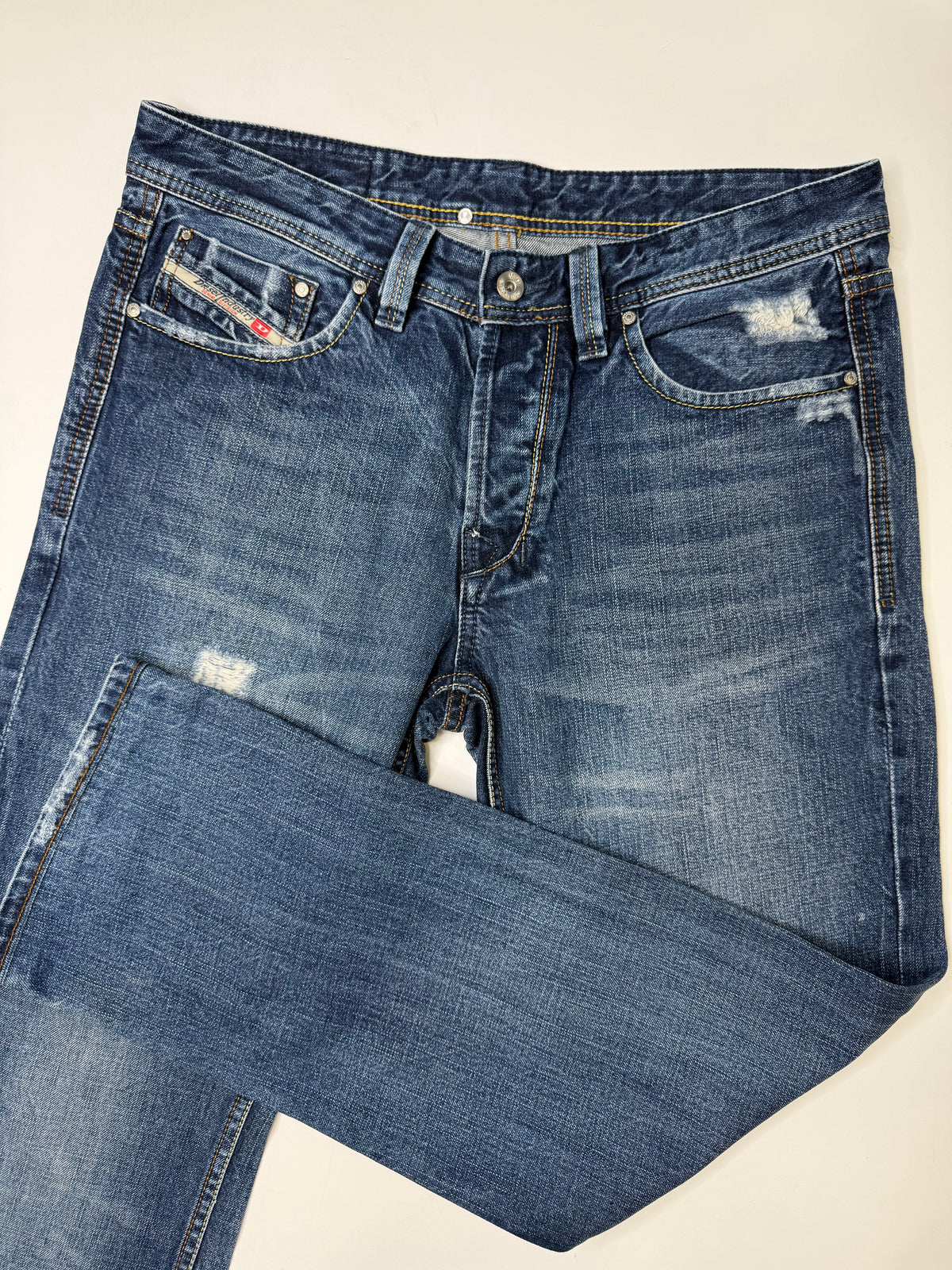 DIESEL DISTRESSED DENIM JEANS (W32)