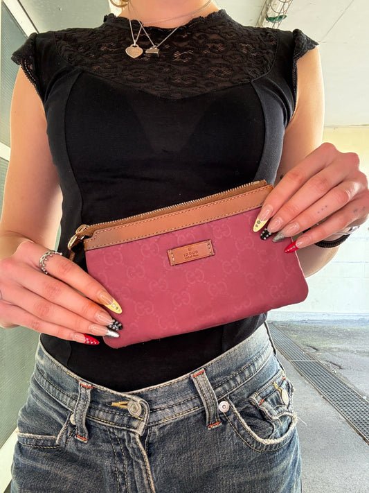 VINTAGE GUCCI MONOGRAM POUCH MAGENTA