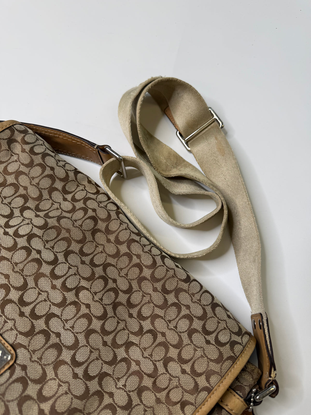COACH VINTAGE SIGNATURE MESSENGER CROSSBODY BAG