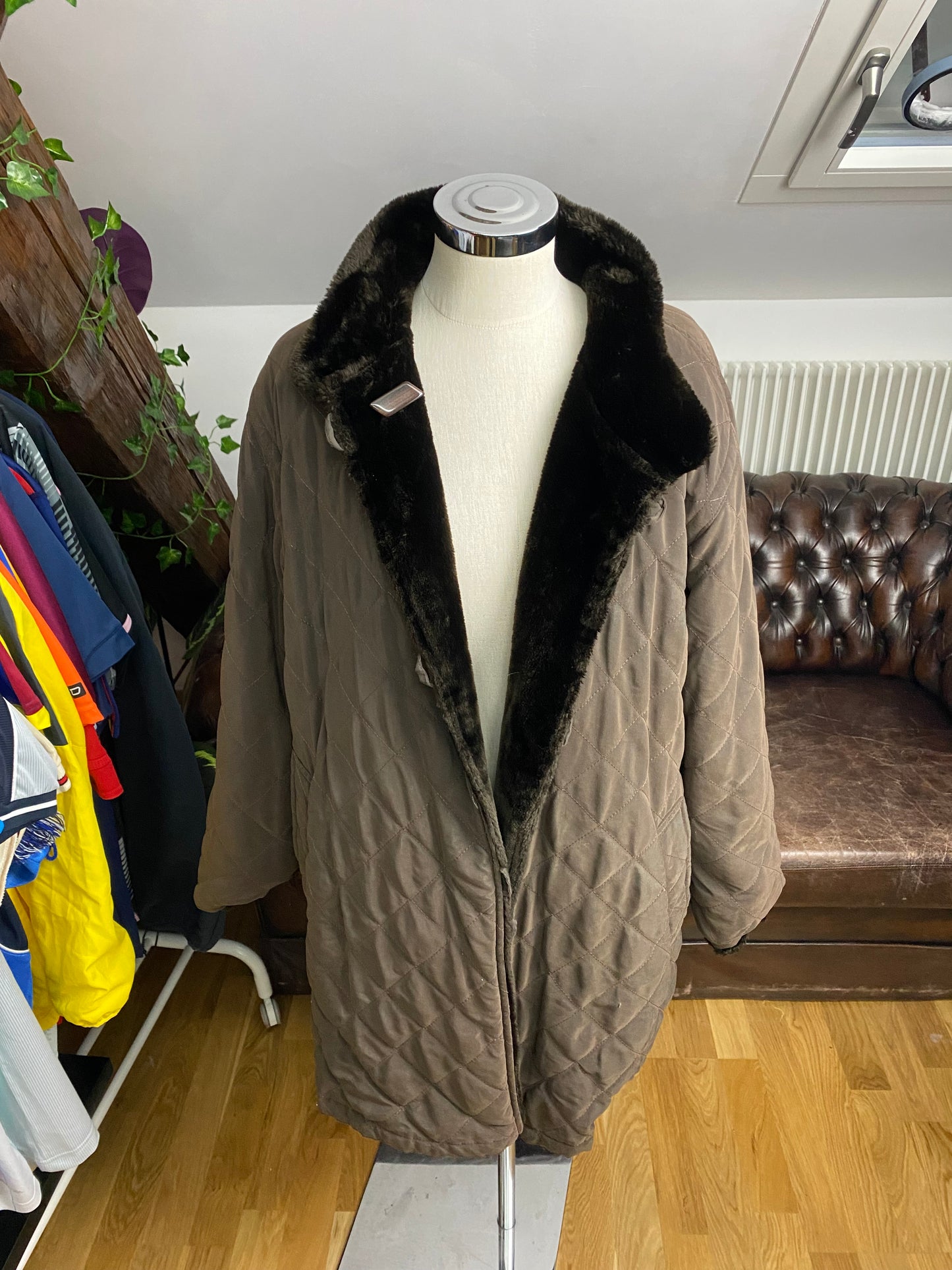 REVERSIBLE fAUX FUR COAT (L)