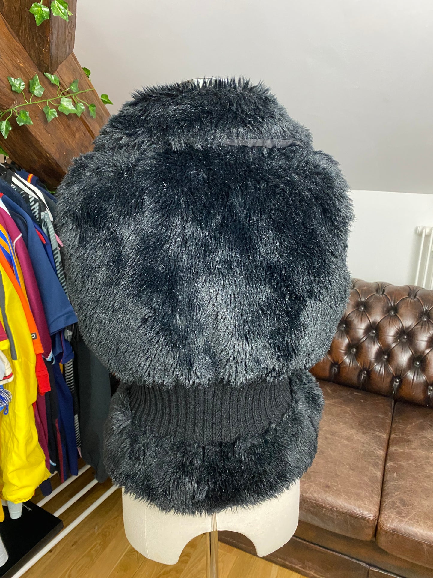 FAUX FUR Y2K VEST (M)