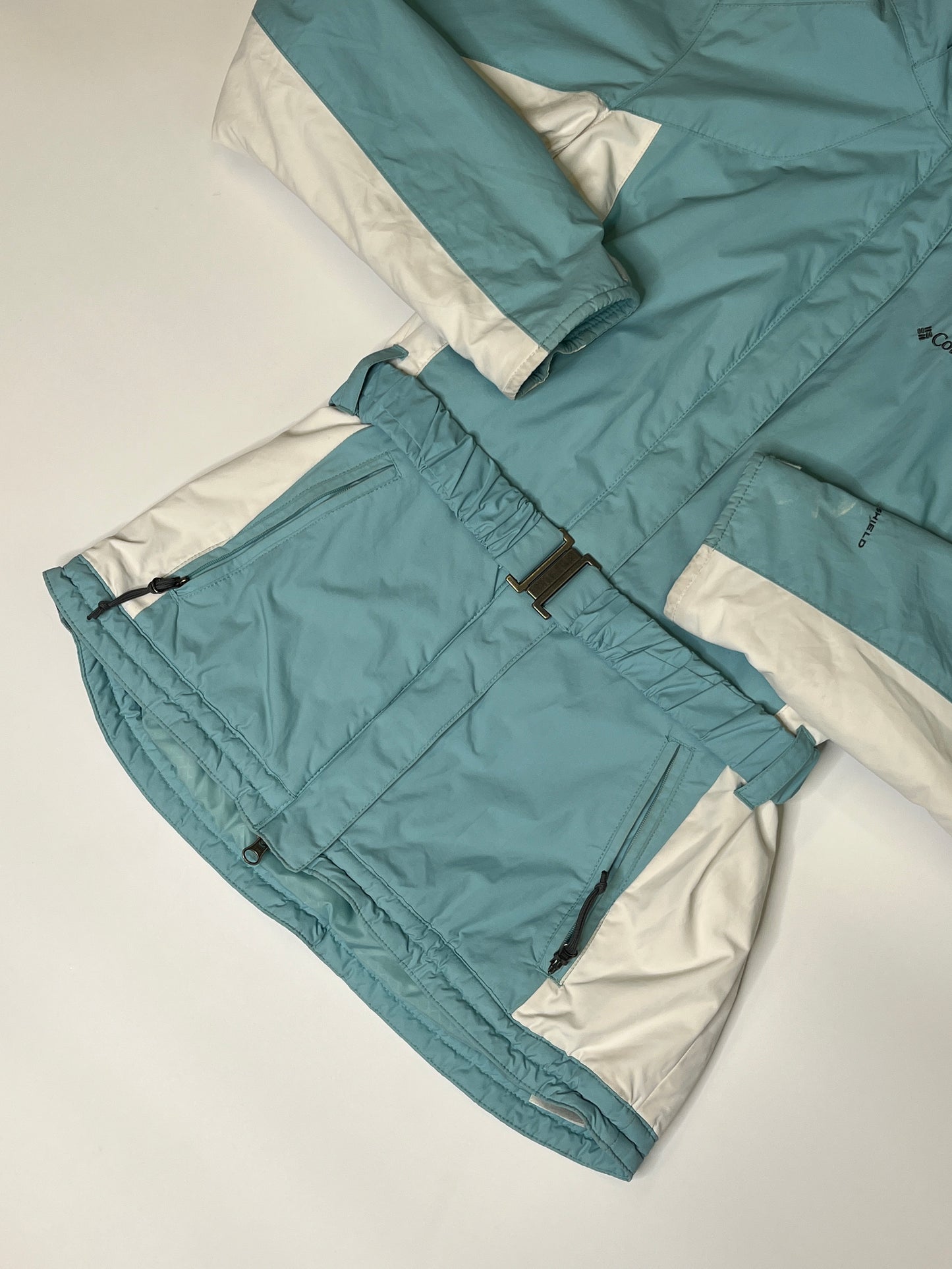 COLUMBIA RAIN JACKET  (M)