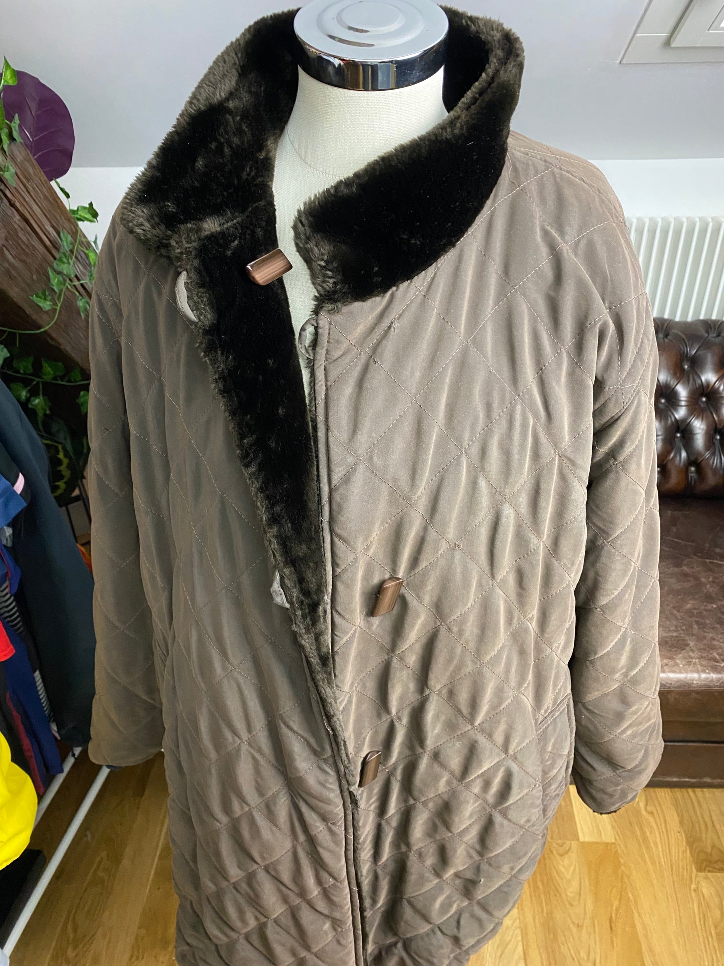 REVERSIBLE fAUX FUR COAT (L)