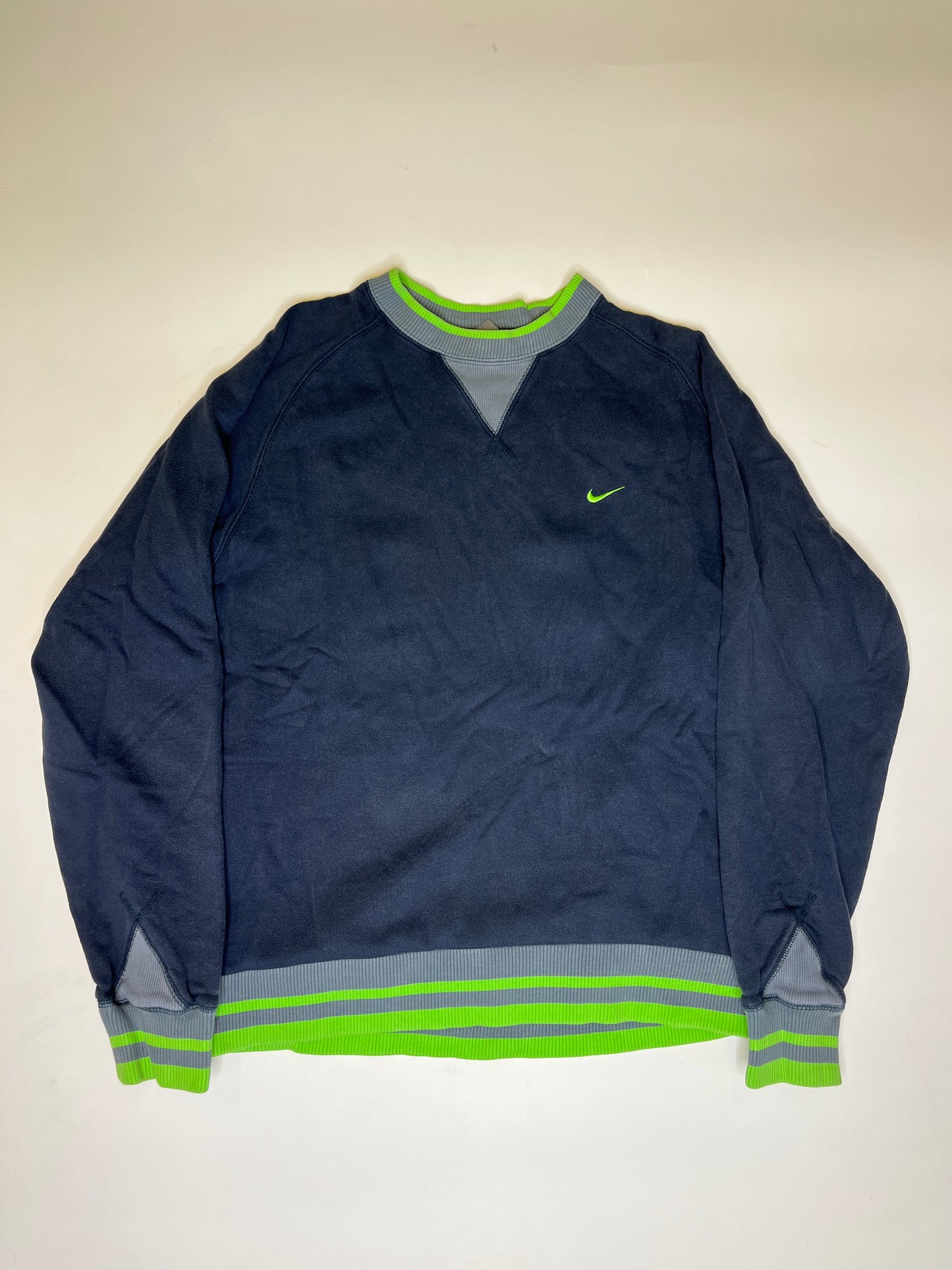 VINTAGE 2000s NIKE SWEATER (M-L)