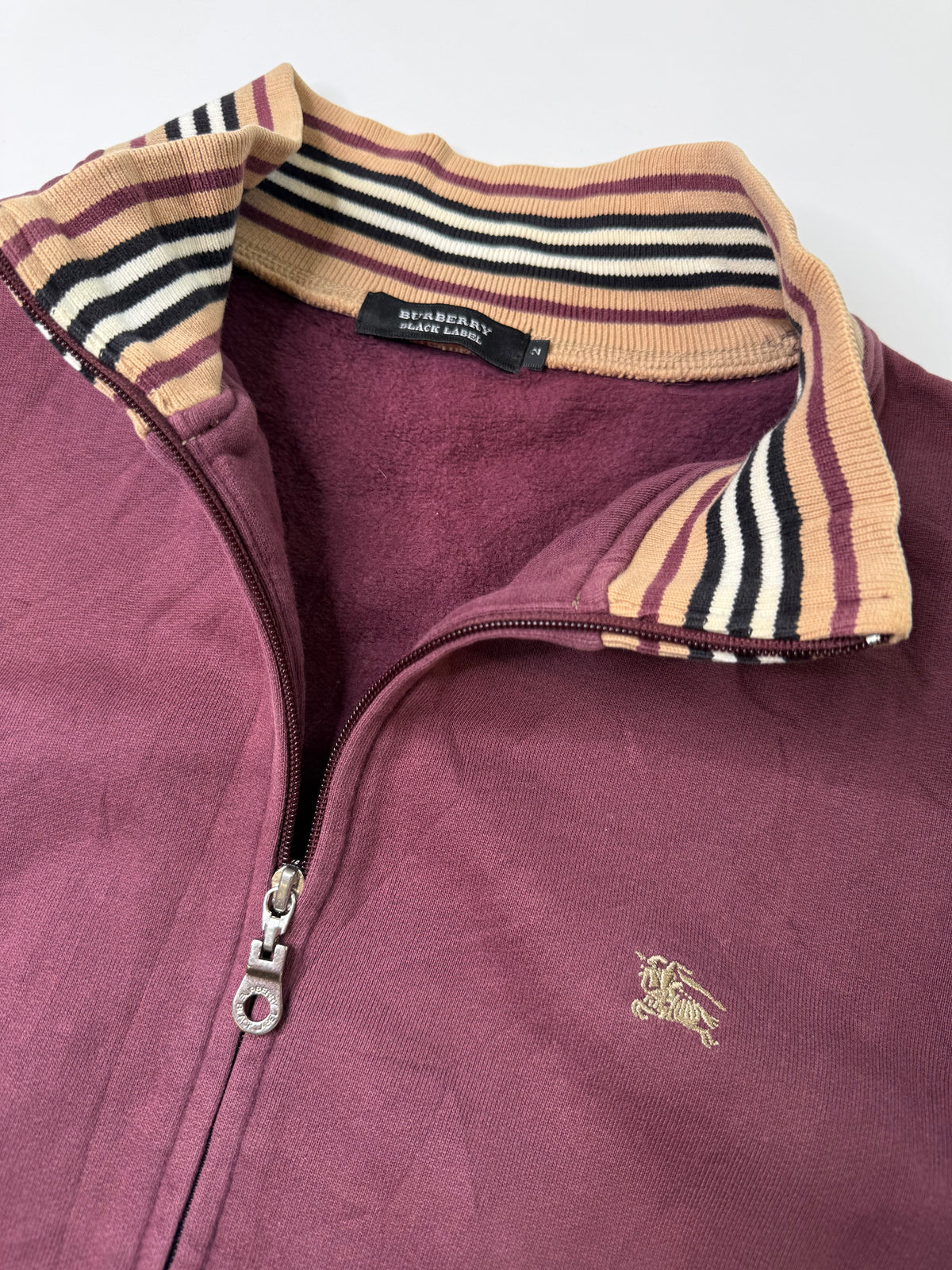 BURBERRY BLACK LABEL STRIPED-HEM ZIP CARDIGAN BURGUNDY (M)