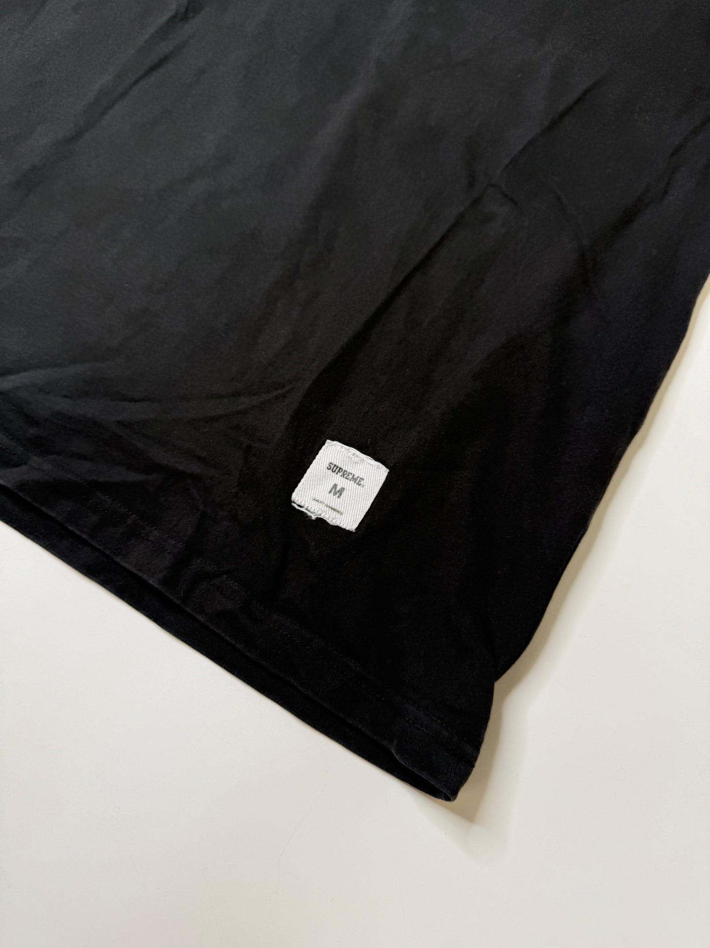 SUPREME ARCHED LOGO TEE BLACK (M)