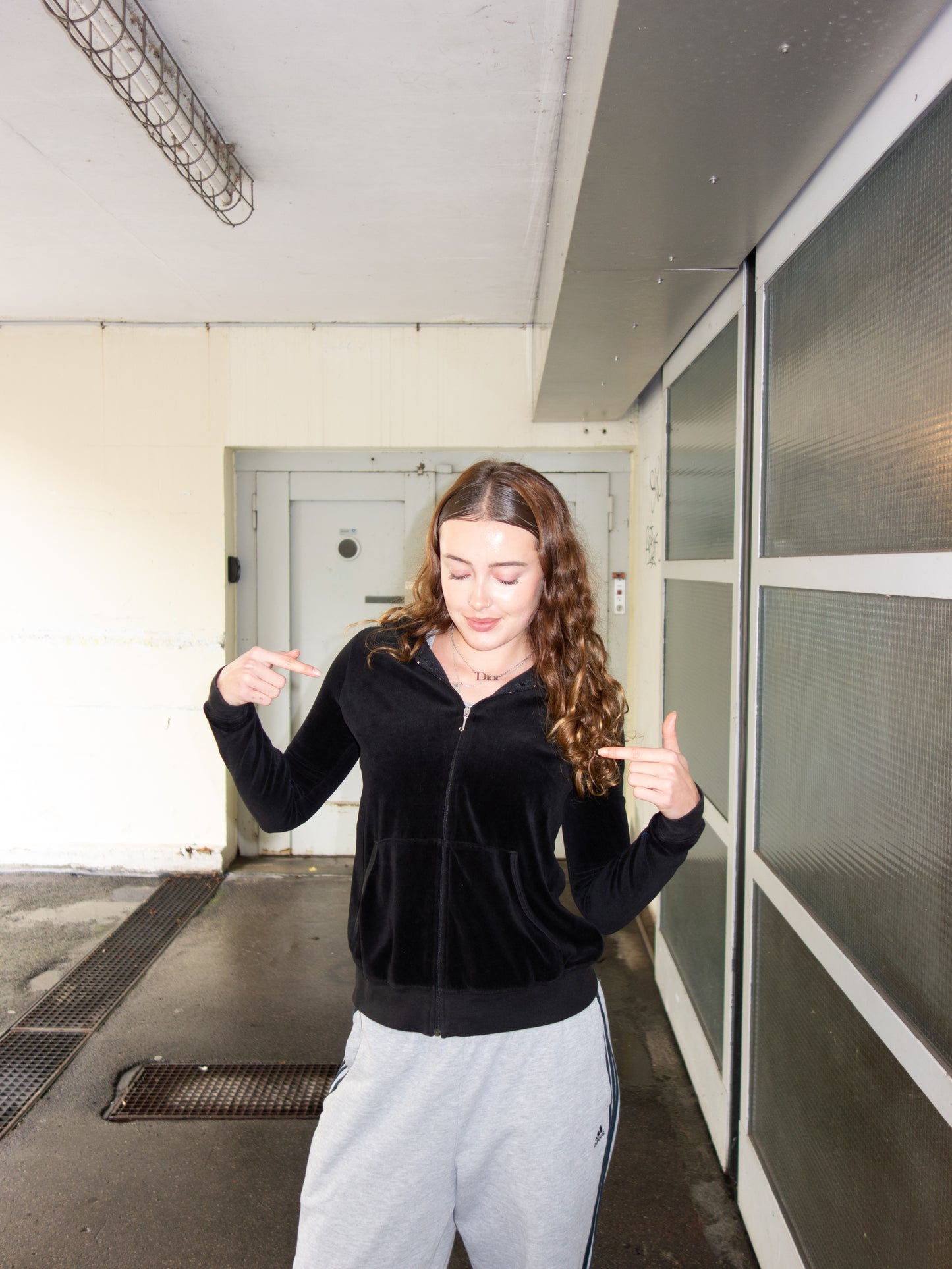 JUICY COUTURE ZIPPER BLACK  (M)