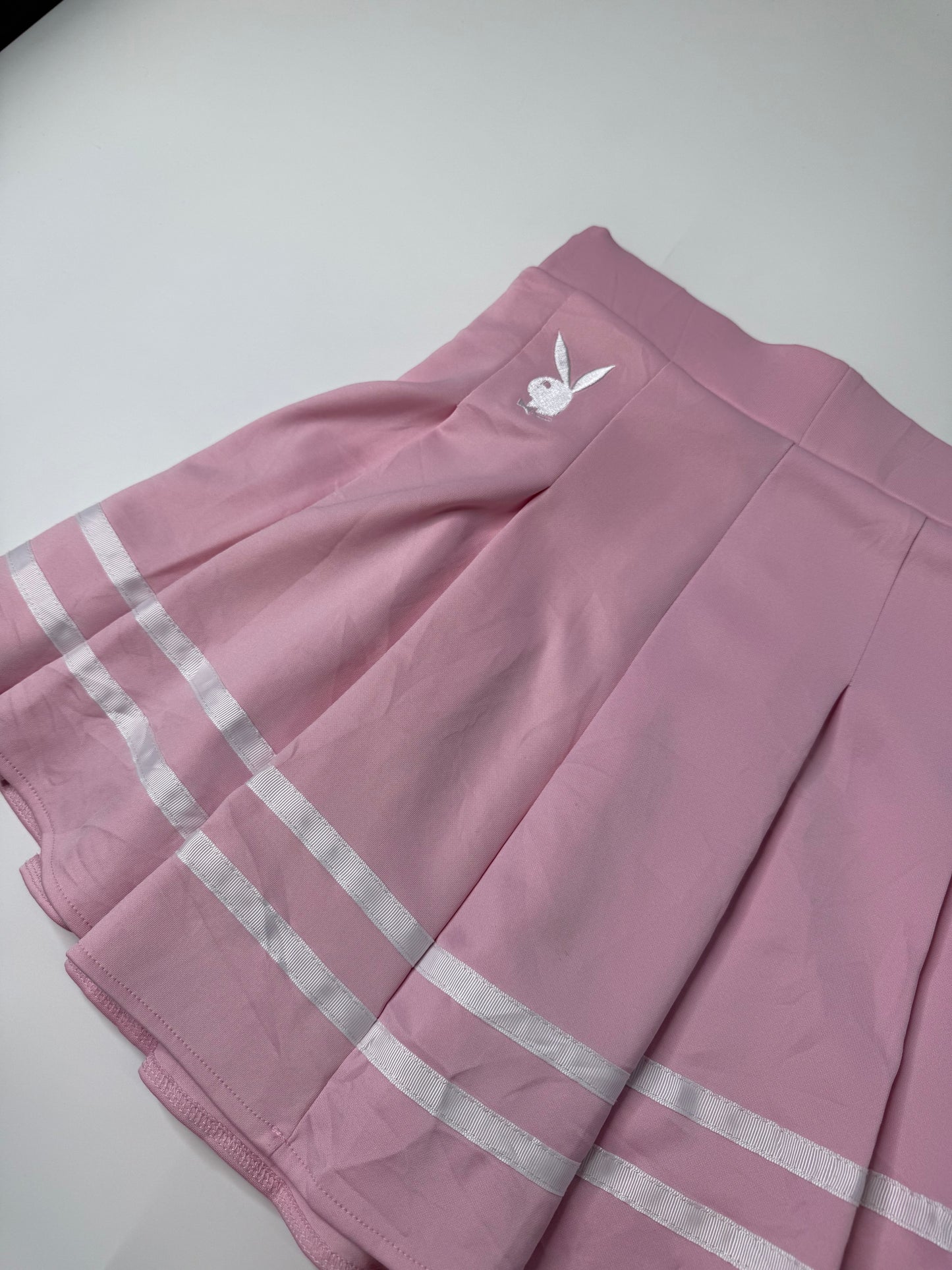 PLAYBOY VINTAGE PLEATED BUNNY LOGO SKIRT (L)