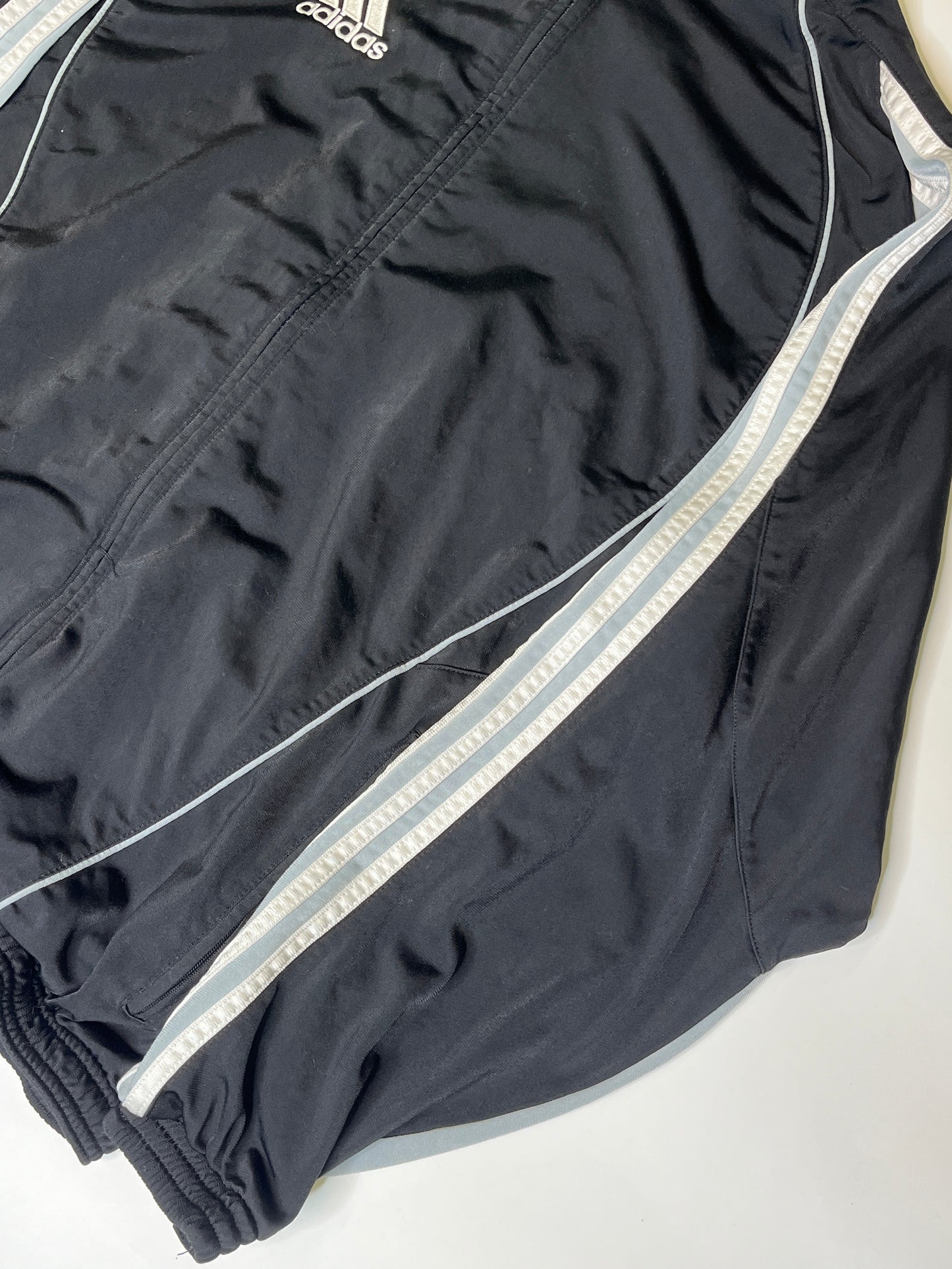 VINTAGE 2000s BLACK ADIDAS ZIPPER (~M)